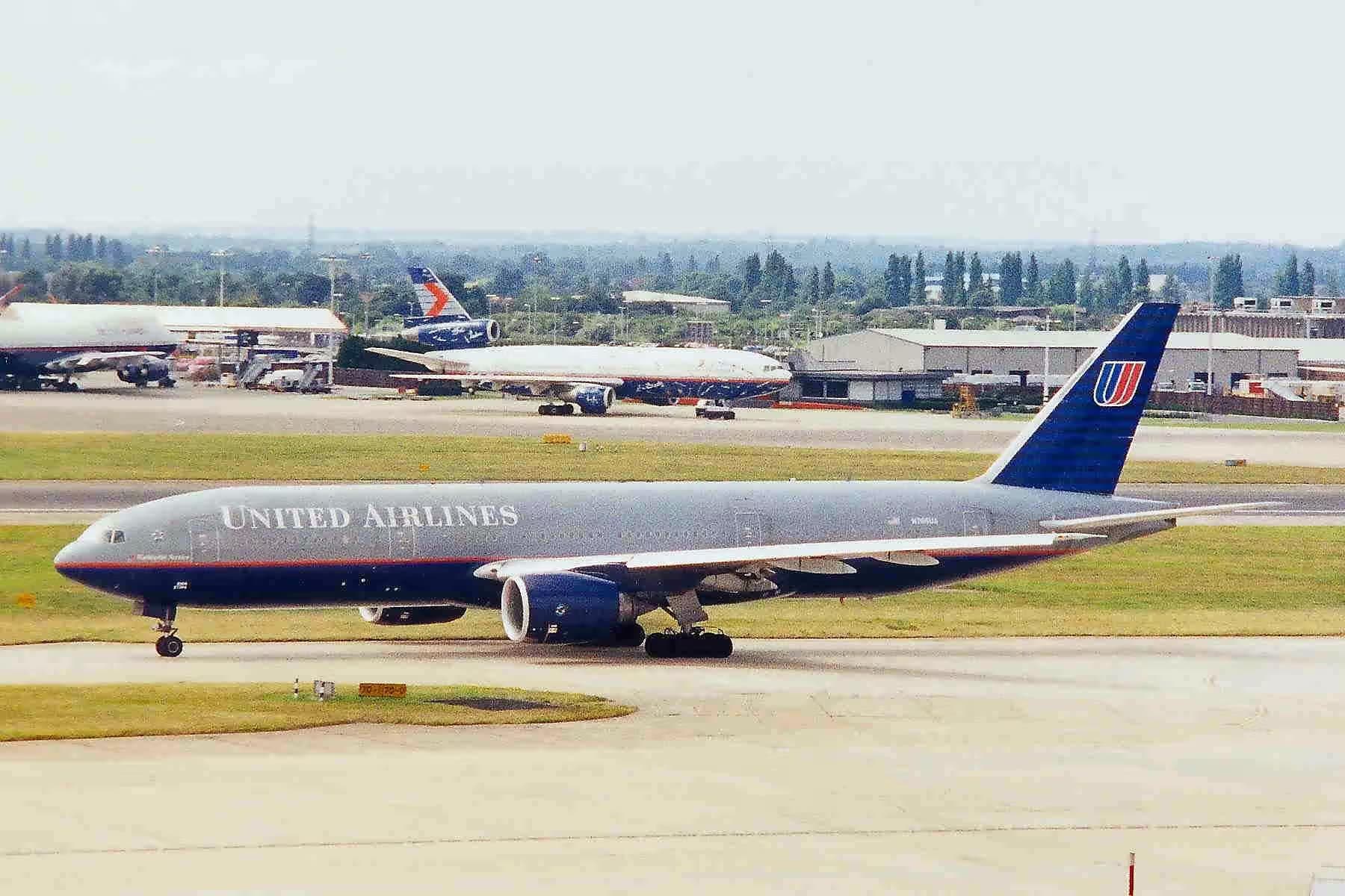 N766UA — Twin-engine aircraft