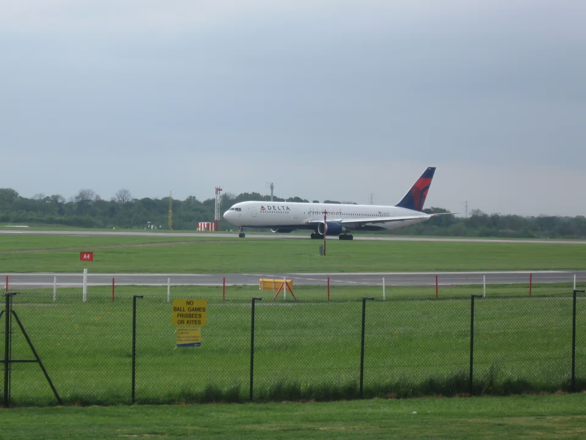 N154DL — Twin-engine aircraft