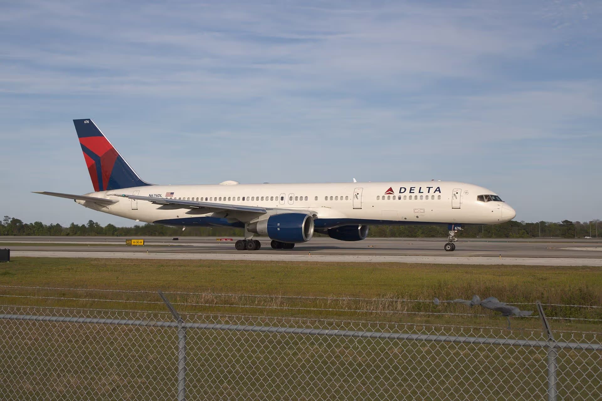 N676DL — Twin-engine aircraft