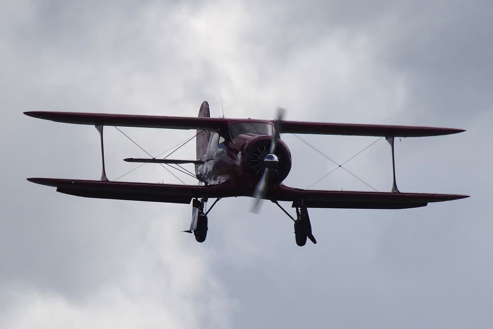 Unidentified — Single-engine aircraft