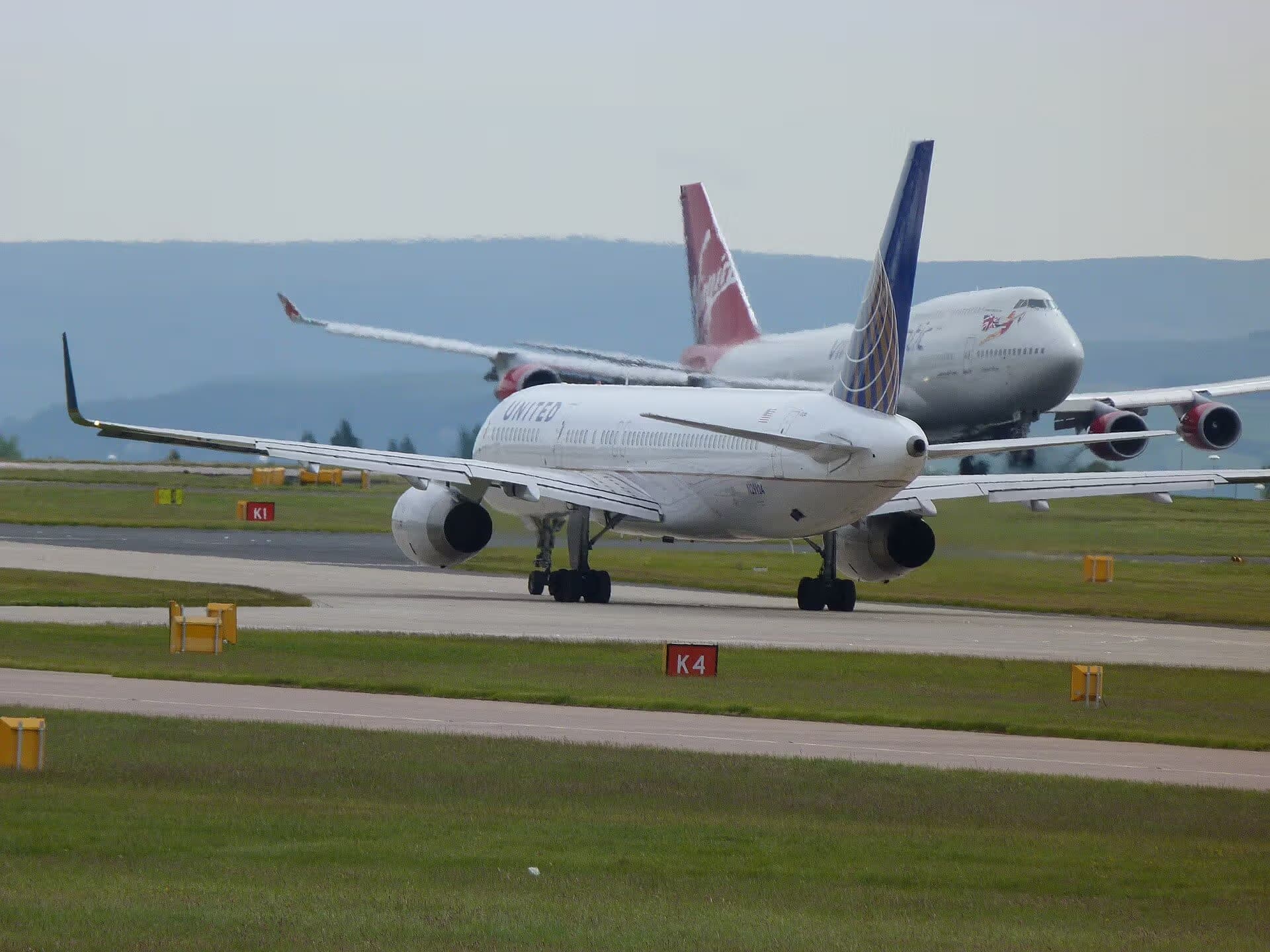 N29124 — Twin-engine aircraft