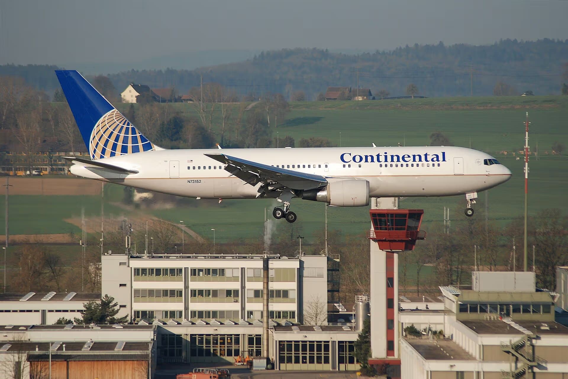 N73152 — Twin-engine aircraft
