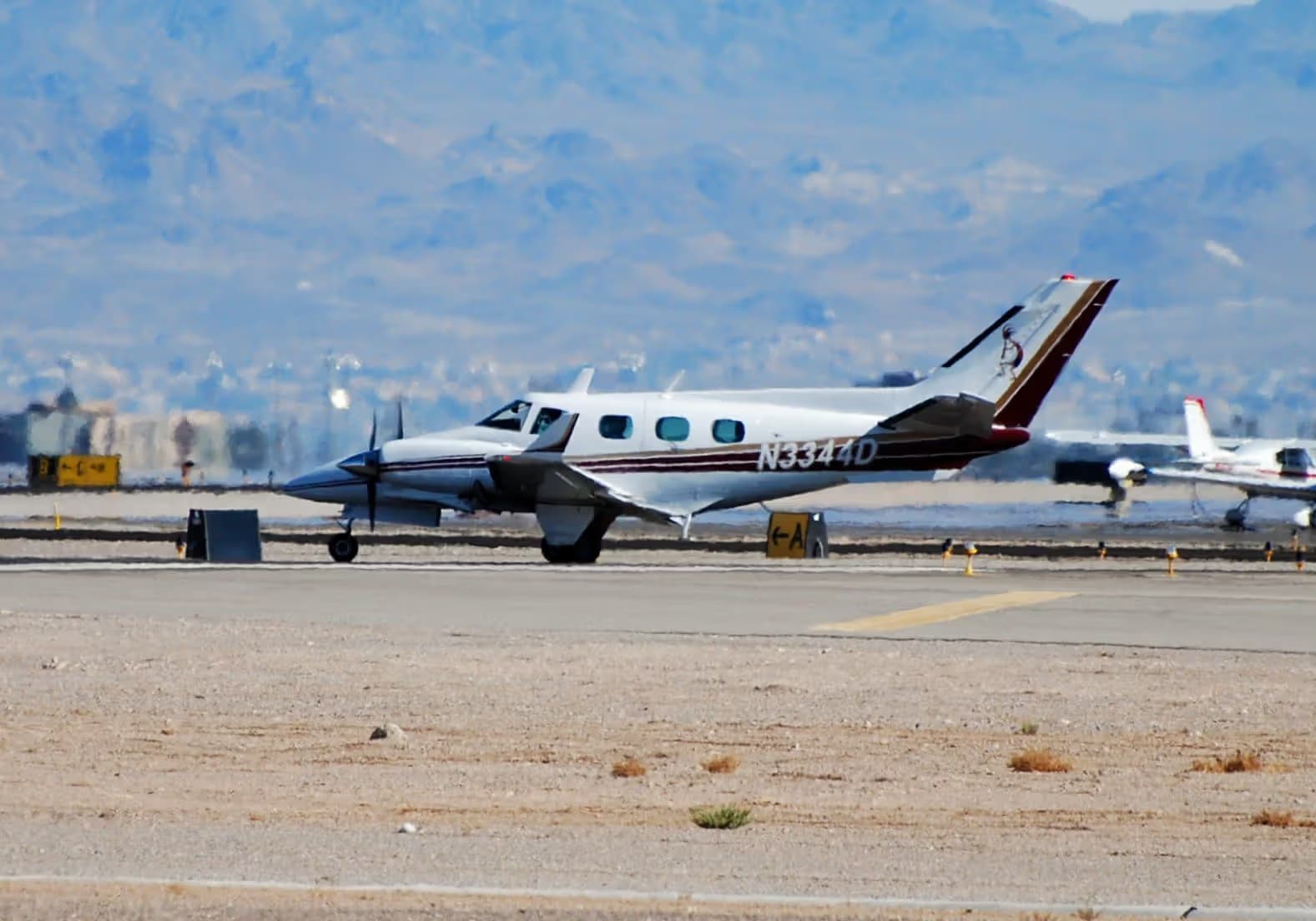 N3344D — Twin-engine aircraft