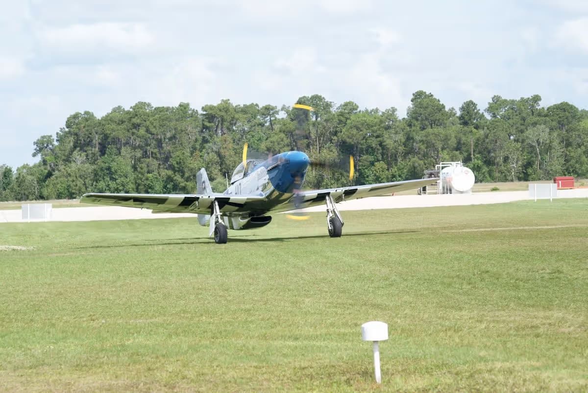 Unidentified — Single-engine aircraft
