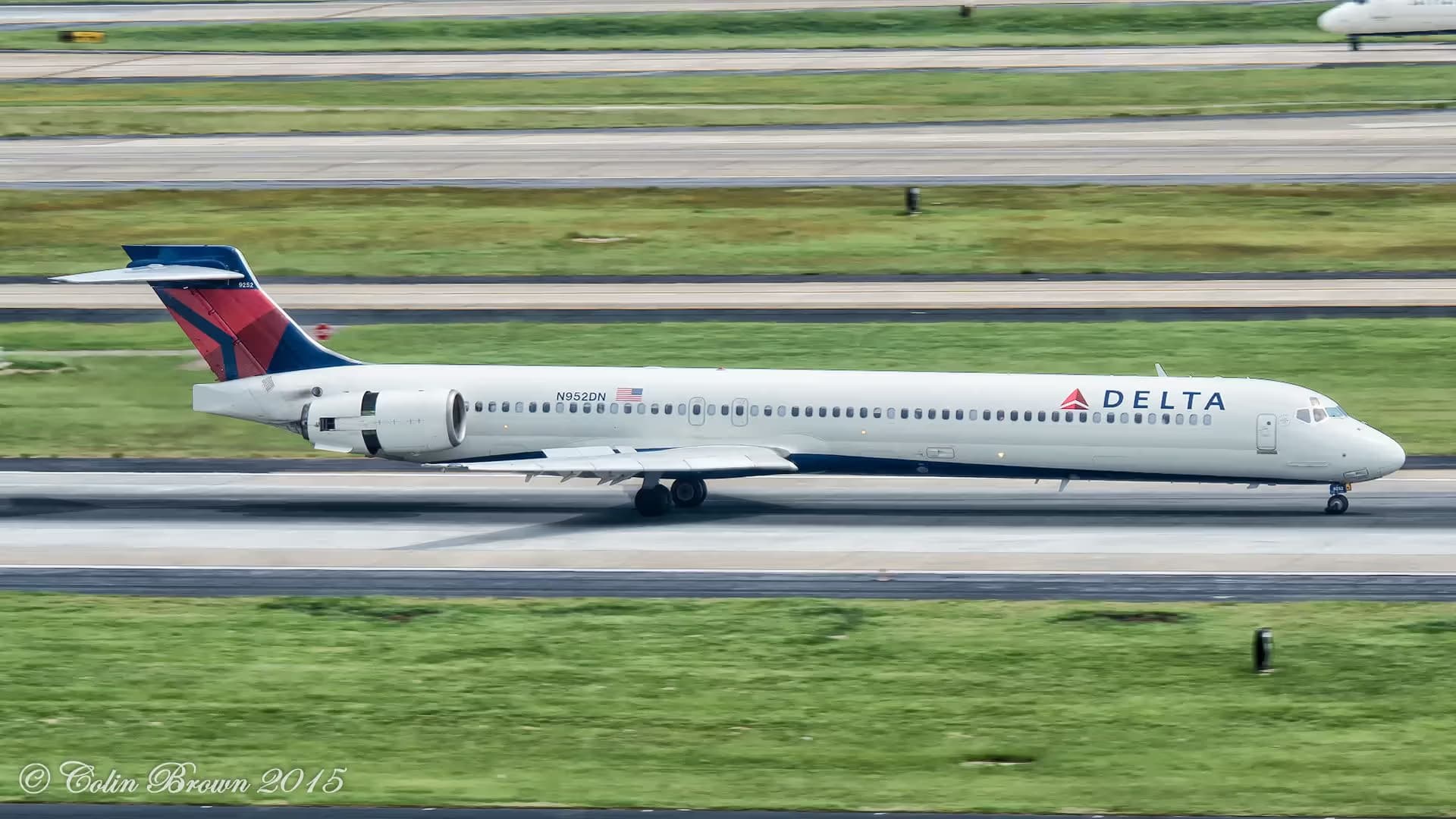 N952DN — Twin-engine aircraft
