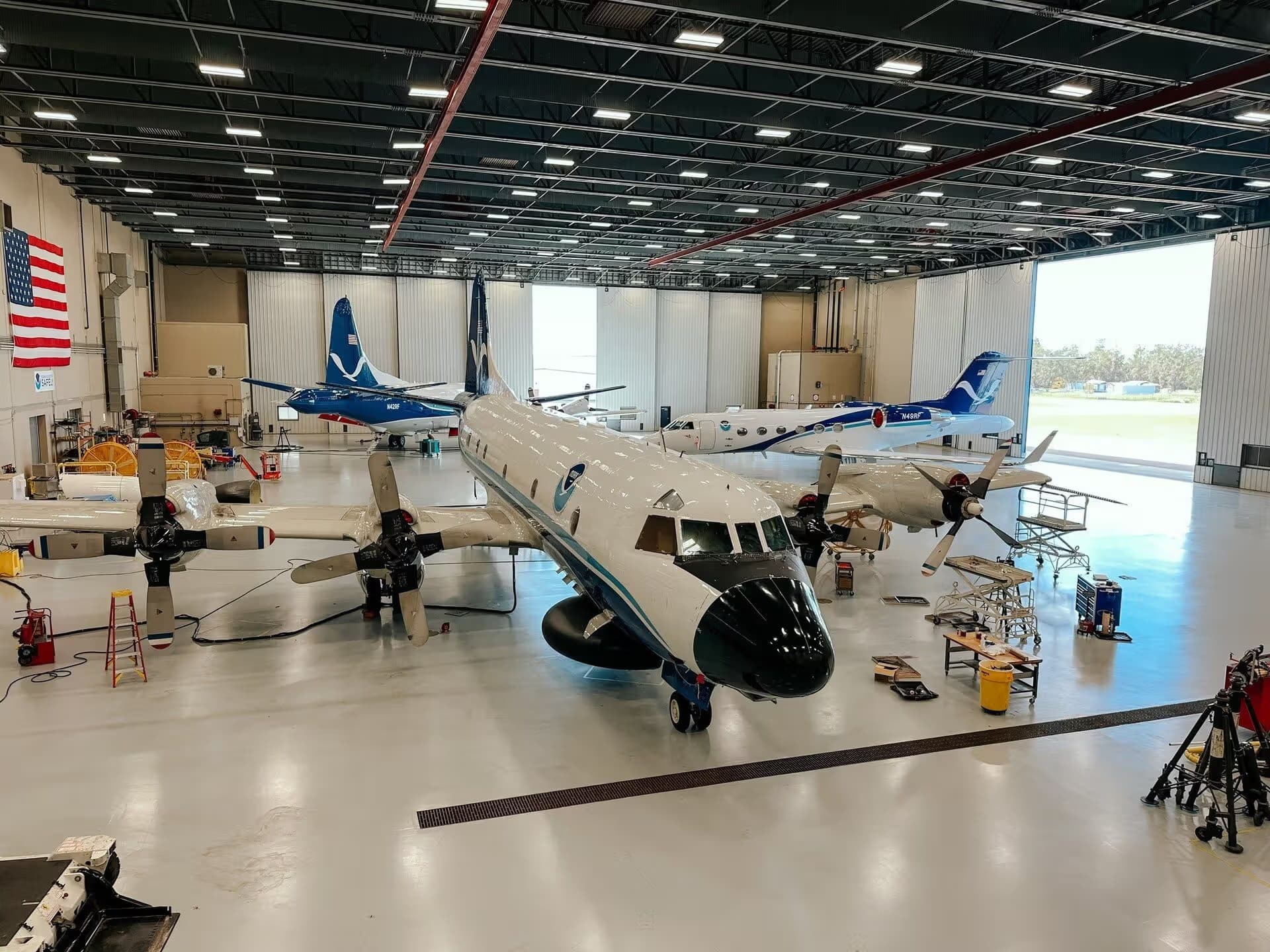 N43RF — Lockheed