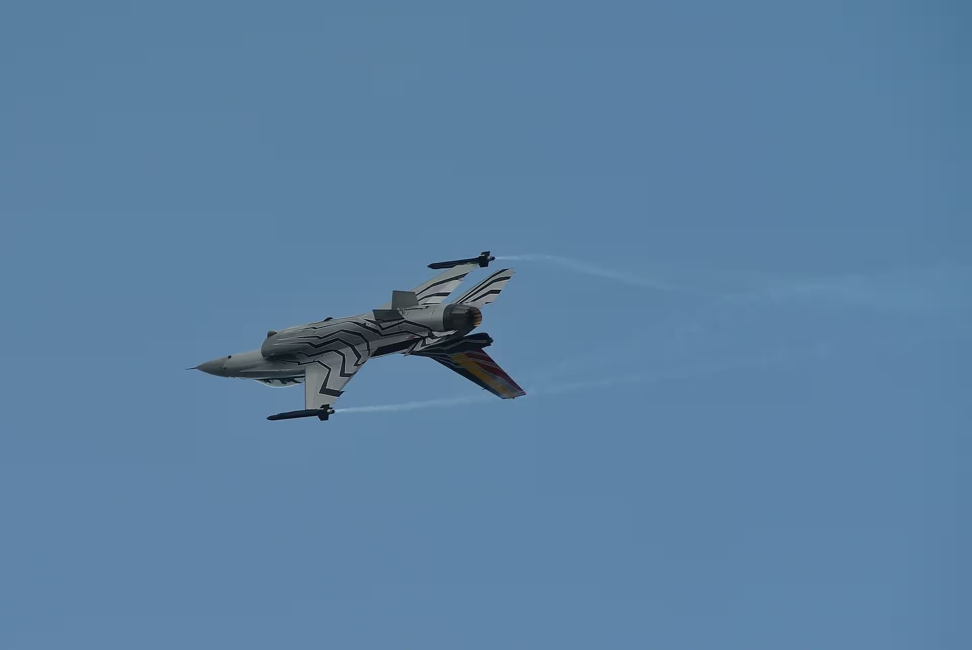 Unidentified — Single-engine aircraft