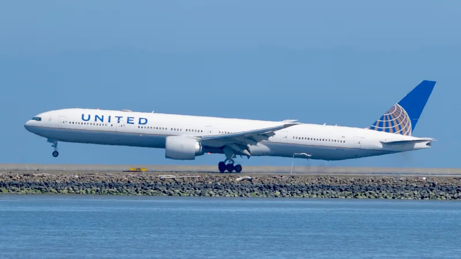 N2333U — Boeing