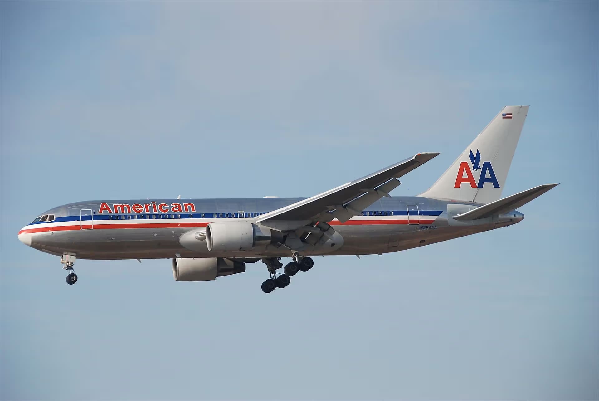 N324AA — Boeing