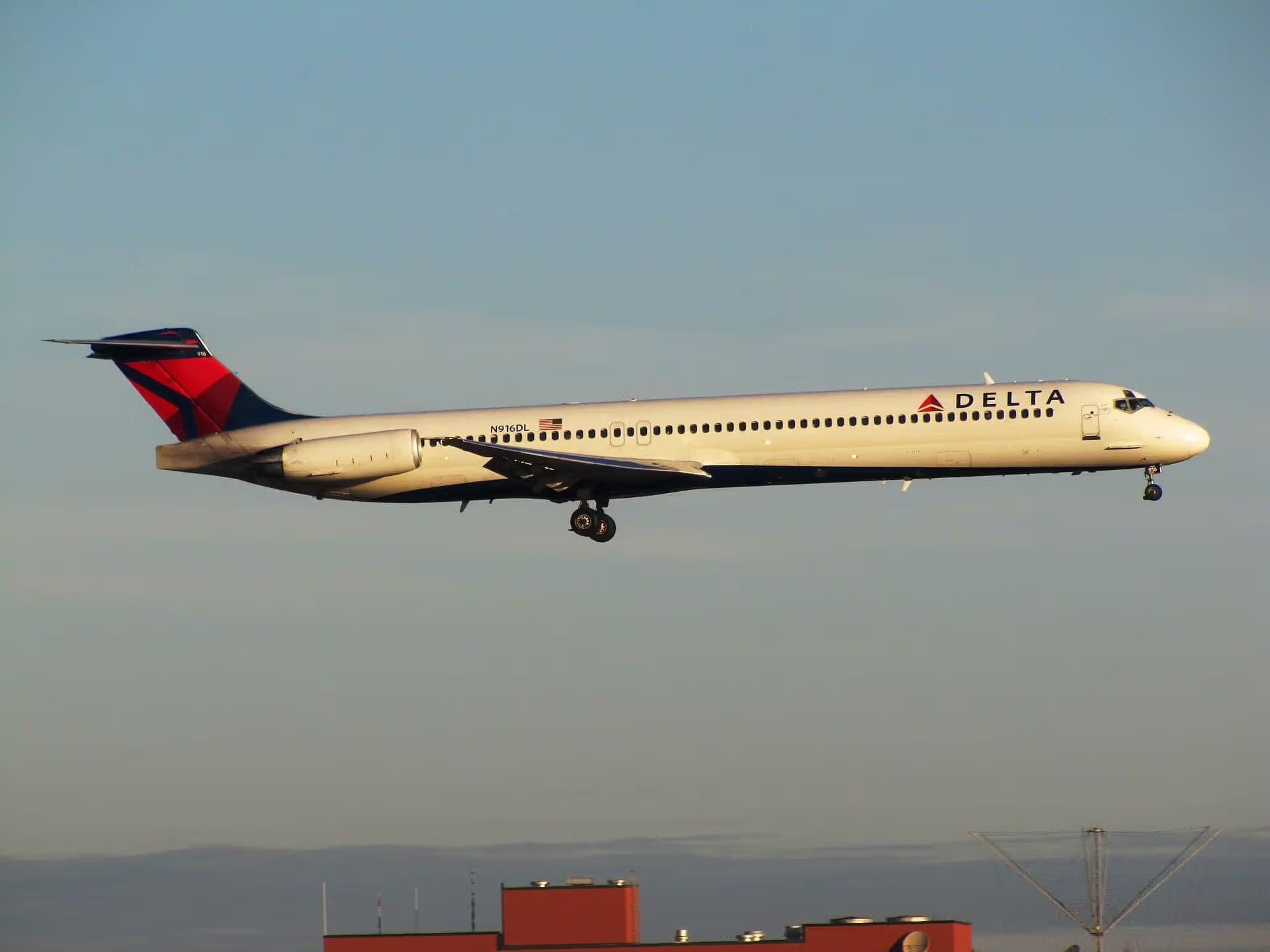 N916DL — Aircraft