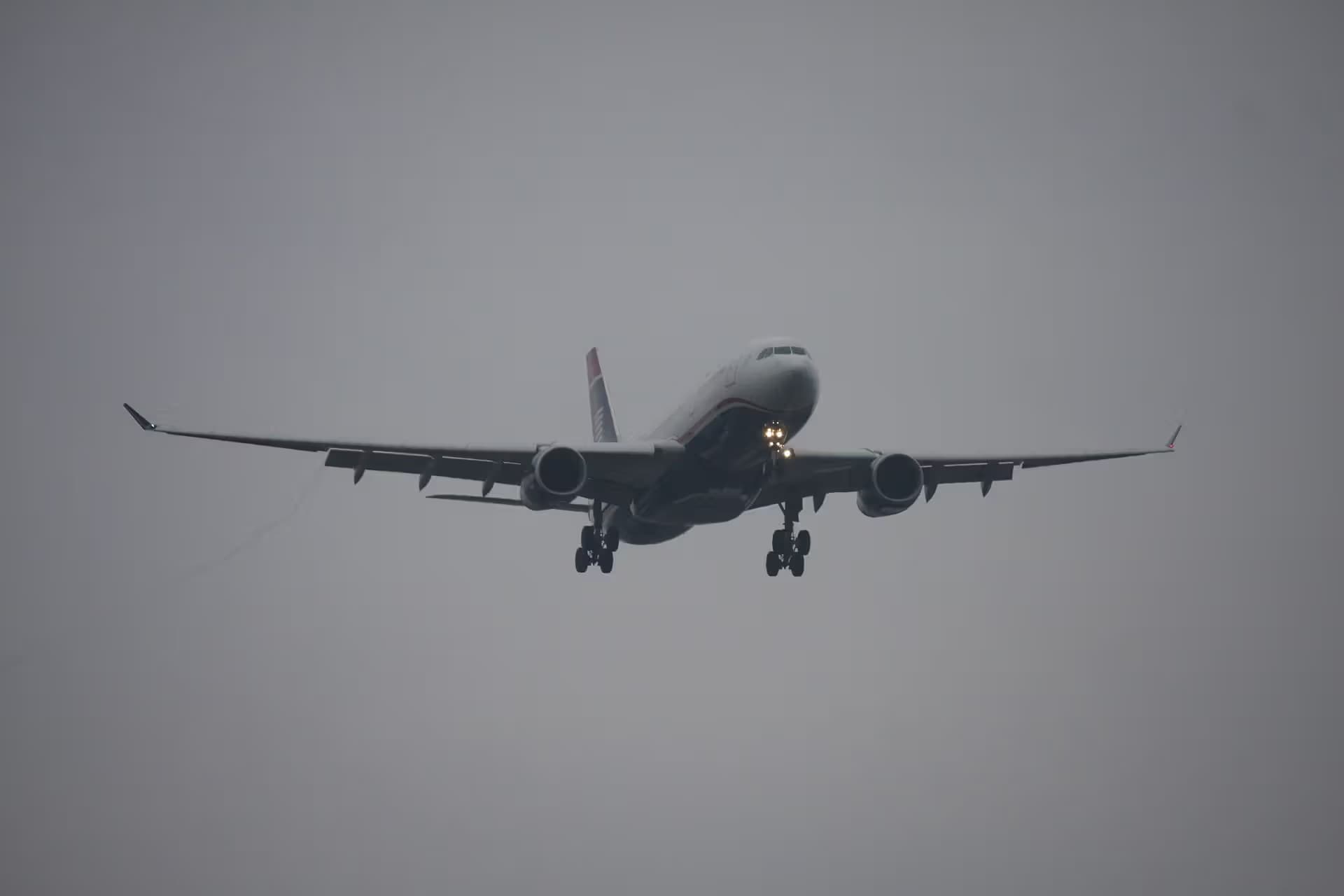 N285AY — Twin-engine aircraft