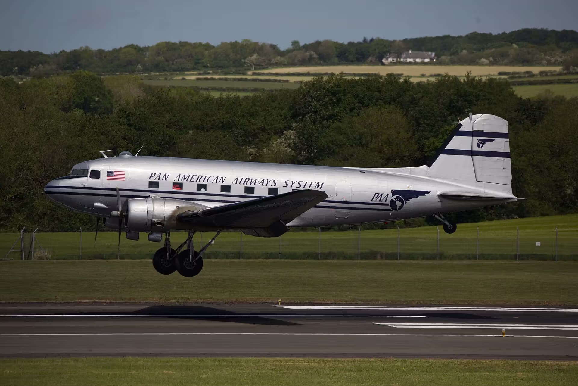 N877MG — Douglas