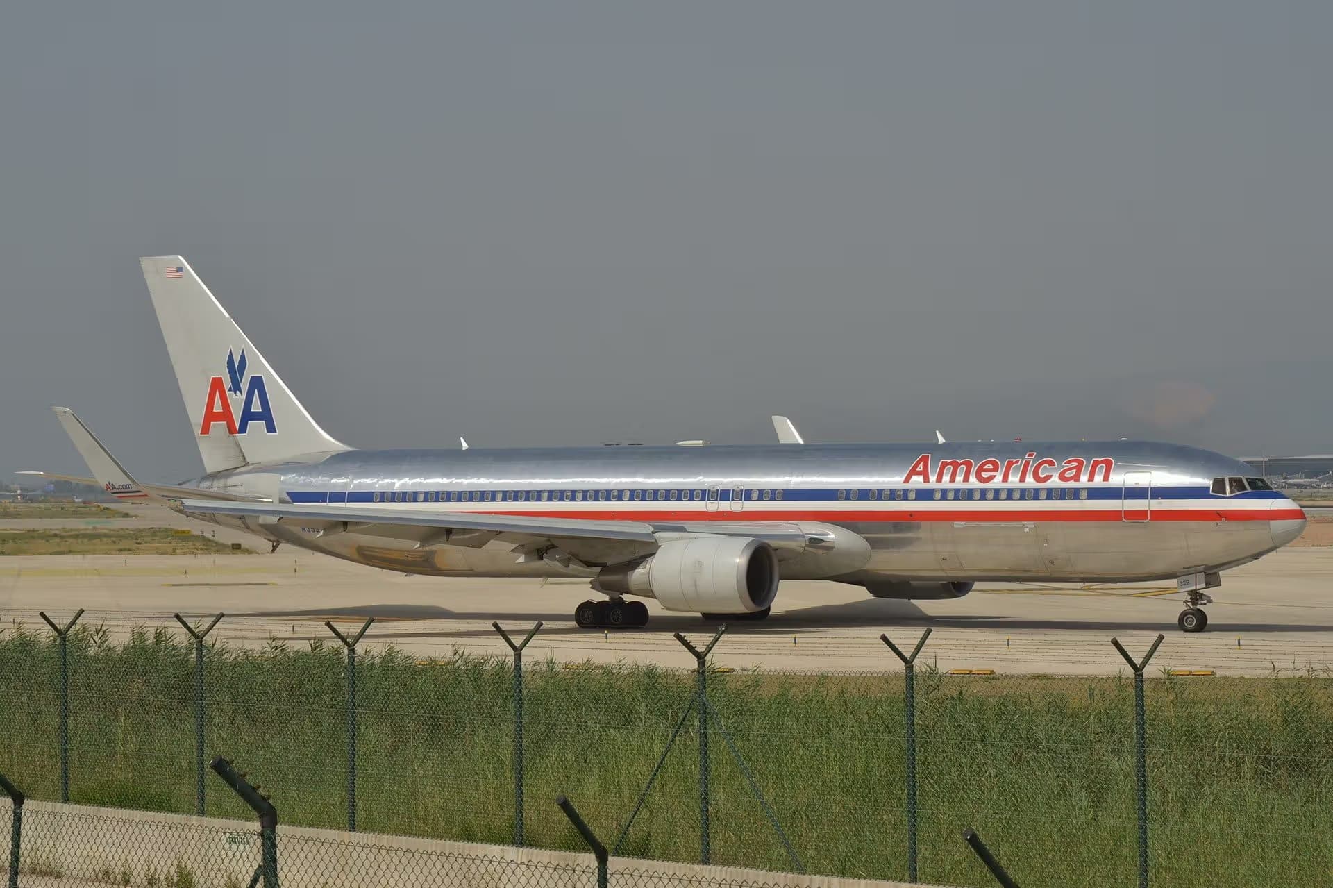 N399AN — Twin-engine aircraft
