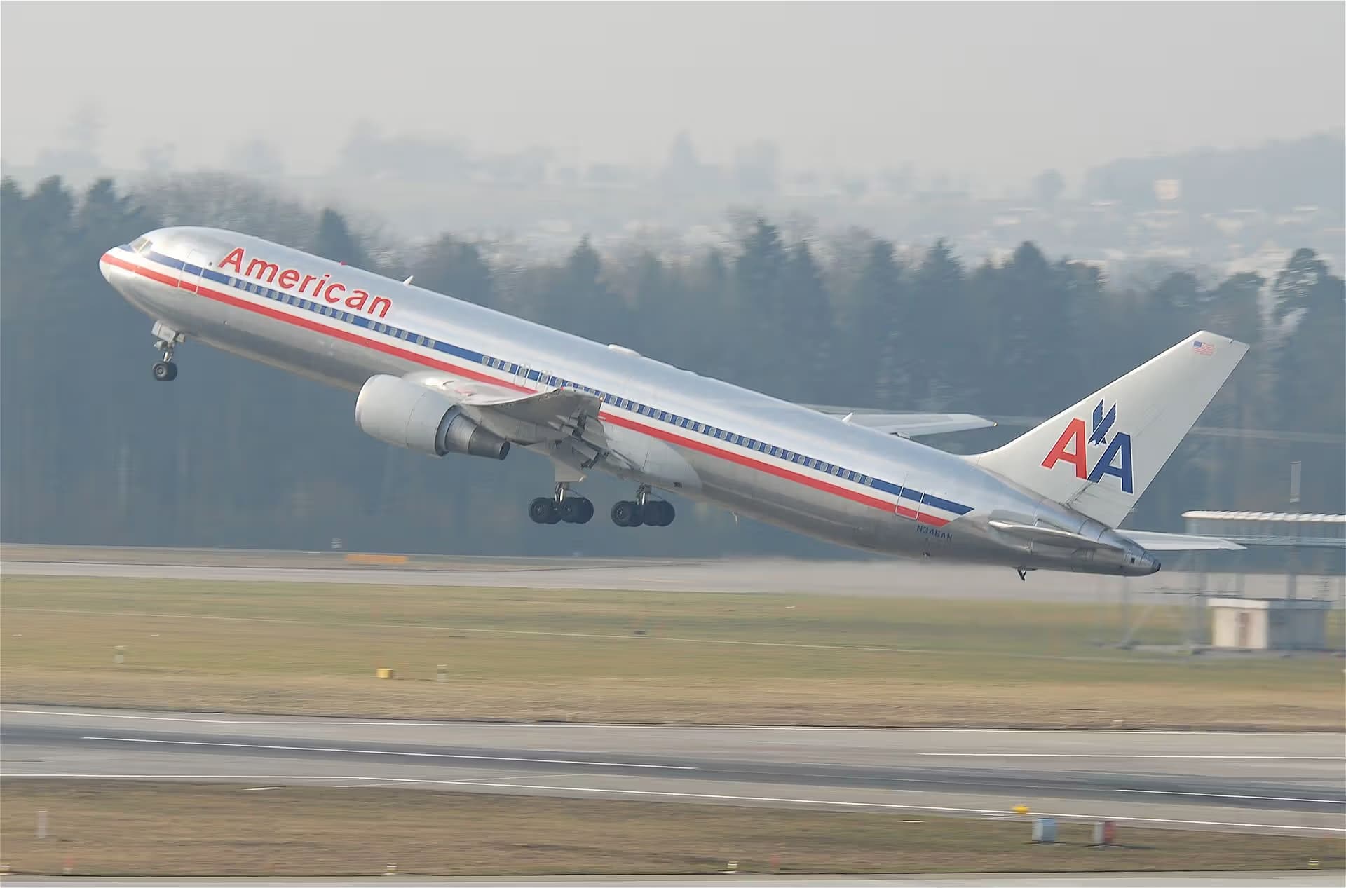 N346AN — Twin-engine aircraft