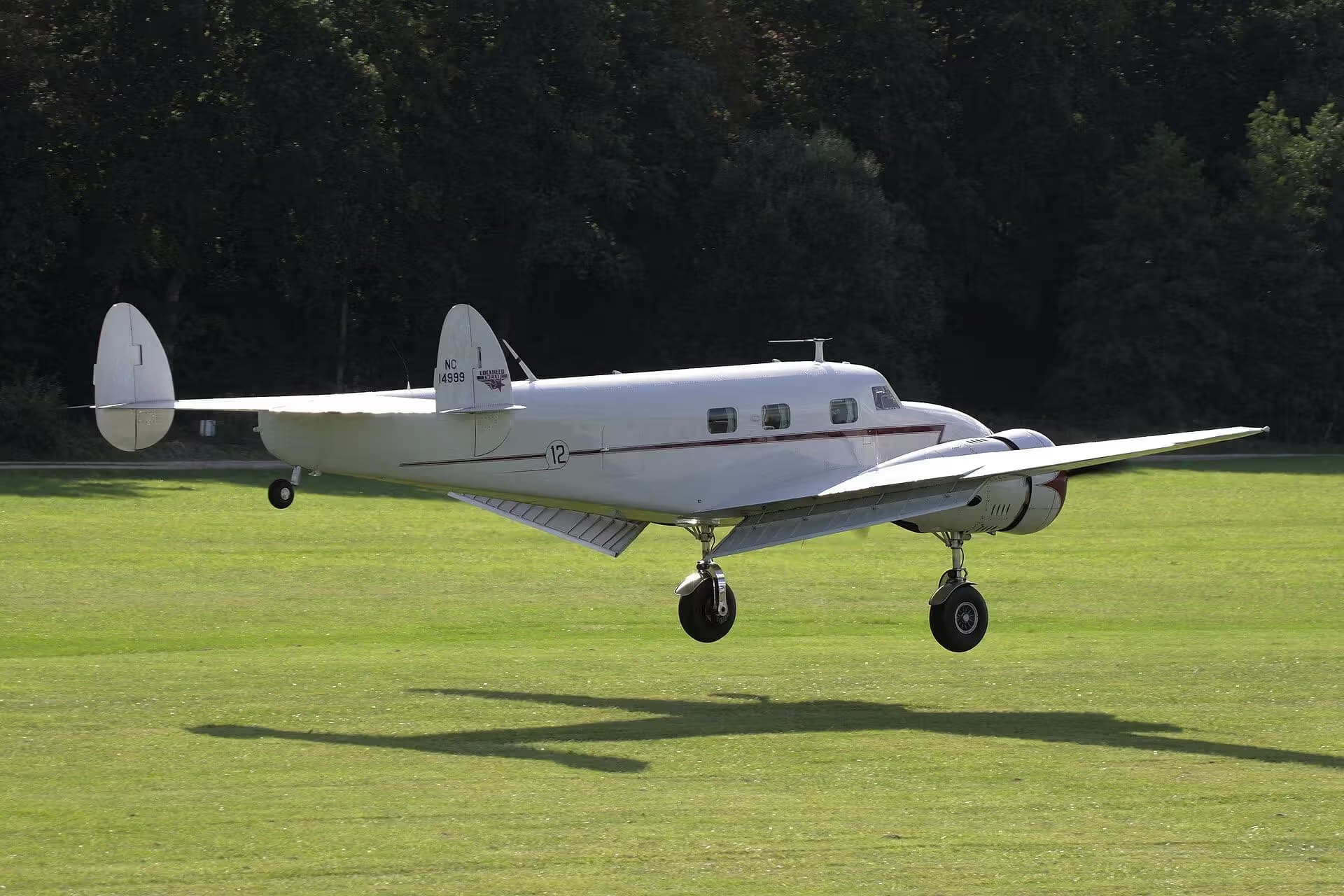 Unidentified — Twin-engine aircraft