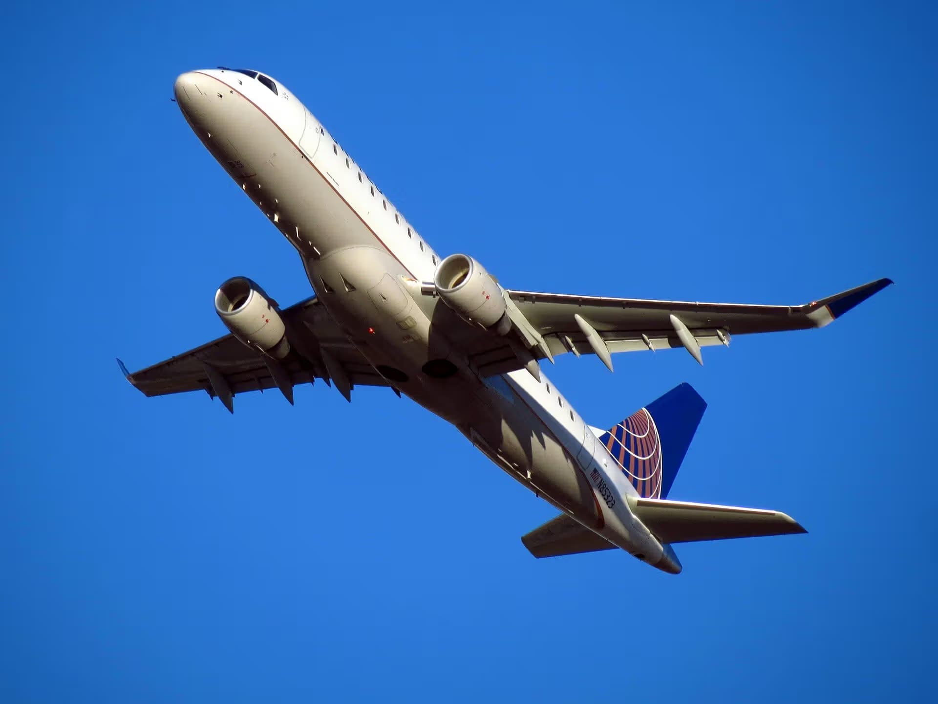 N85323 — Business jet