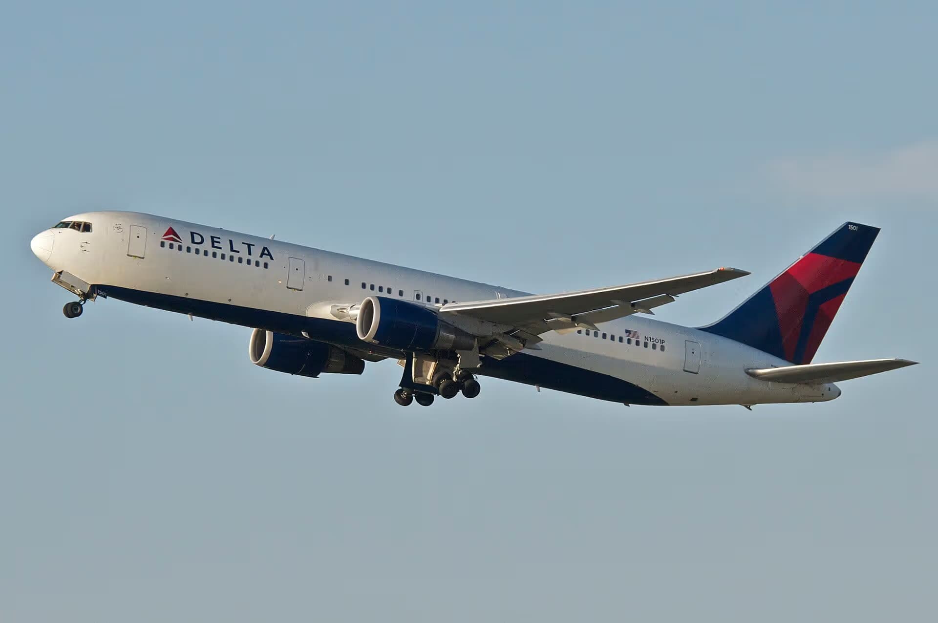 N1501P — Twin-engine aircraft