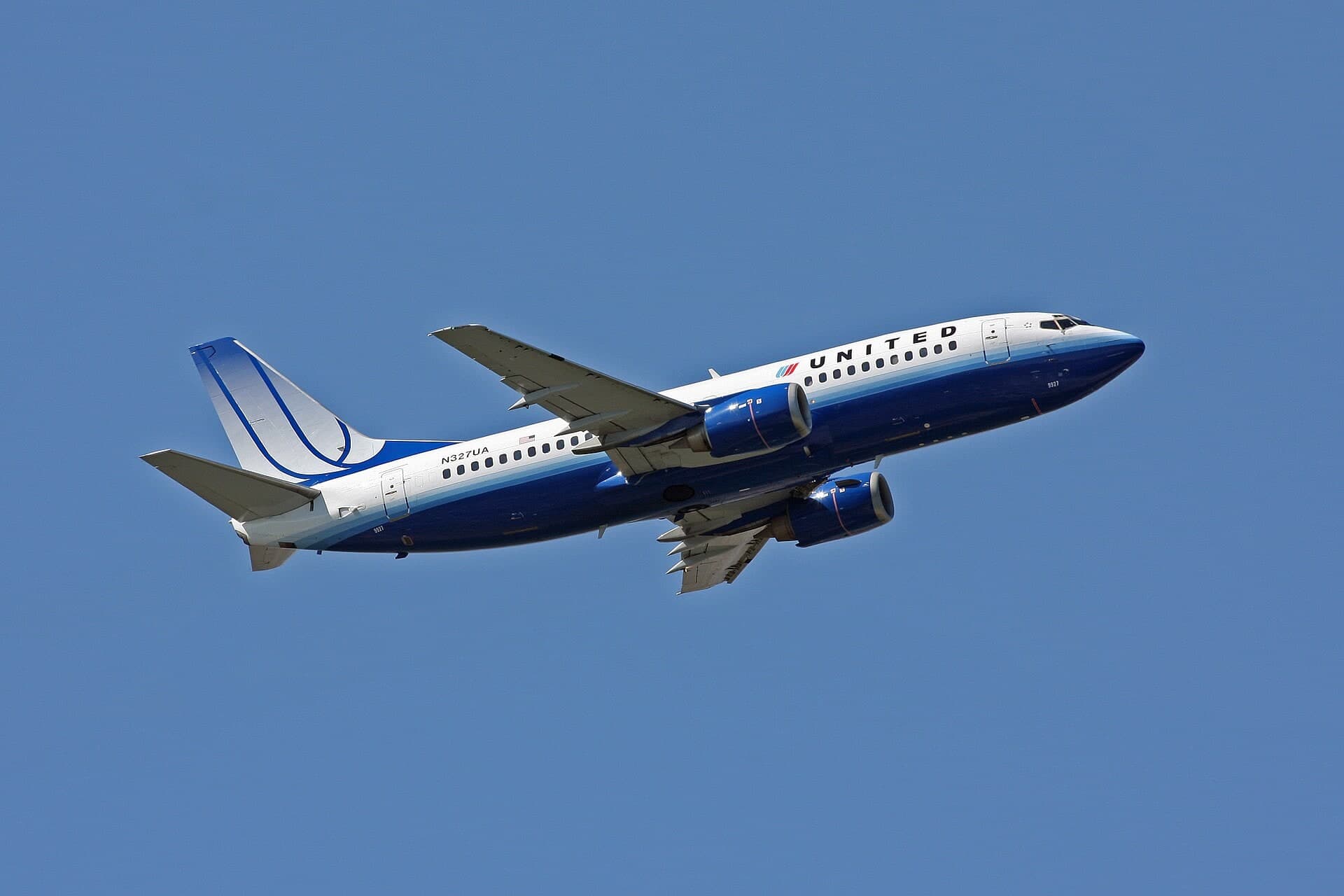 N327UA — Boeing
