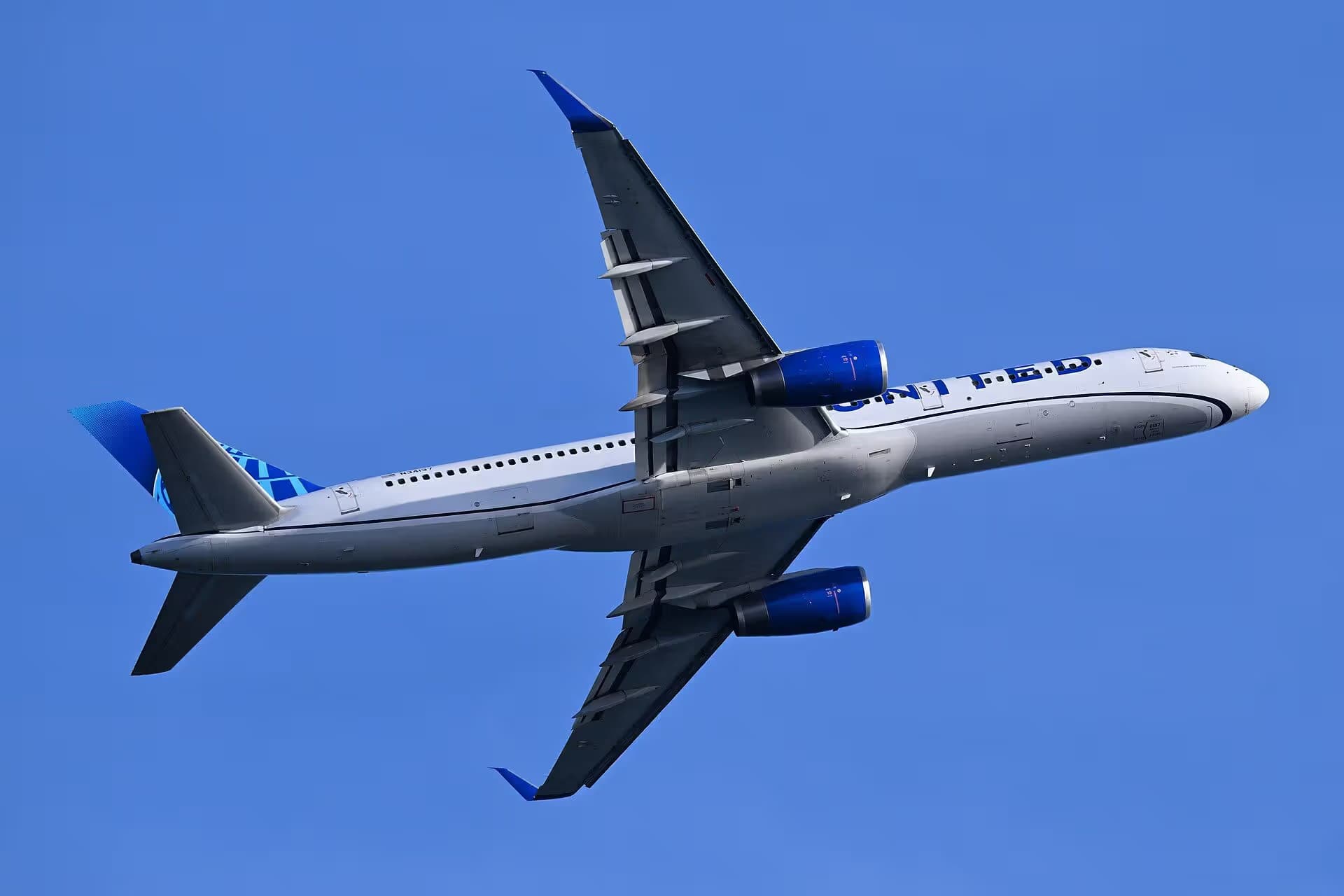 N34137 — Boeing