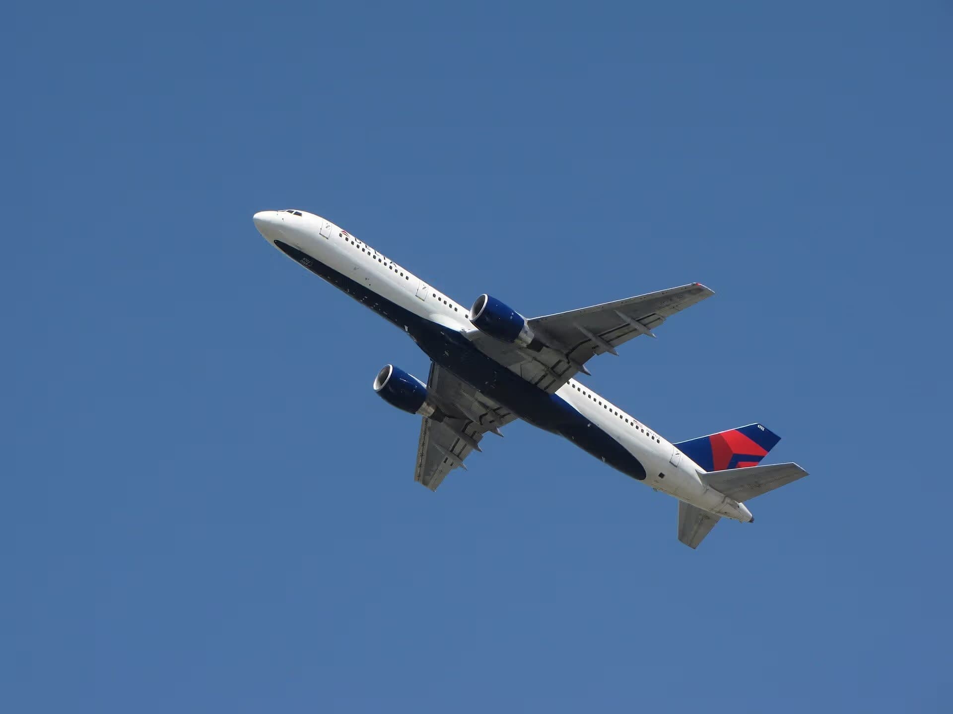 N6702 — Twin-engine aircraft