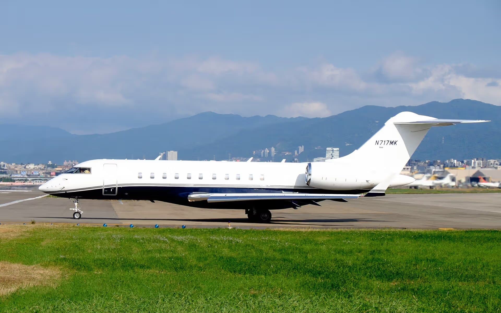 N717MK — Business jet