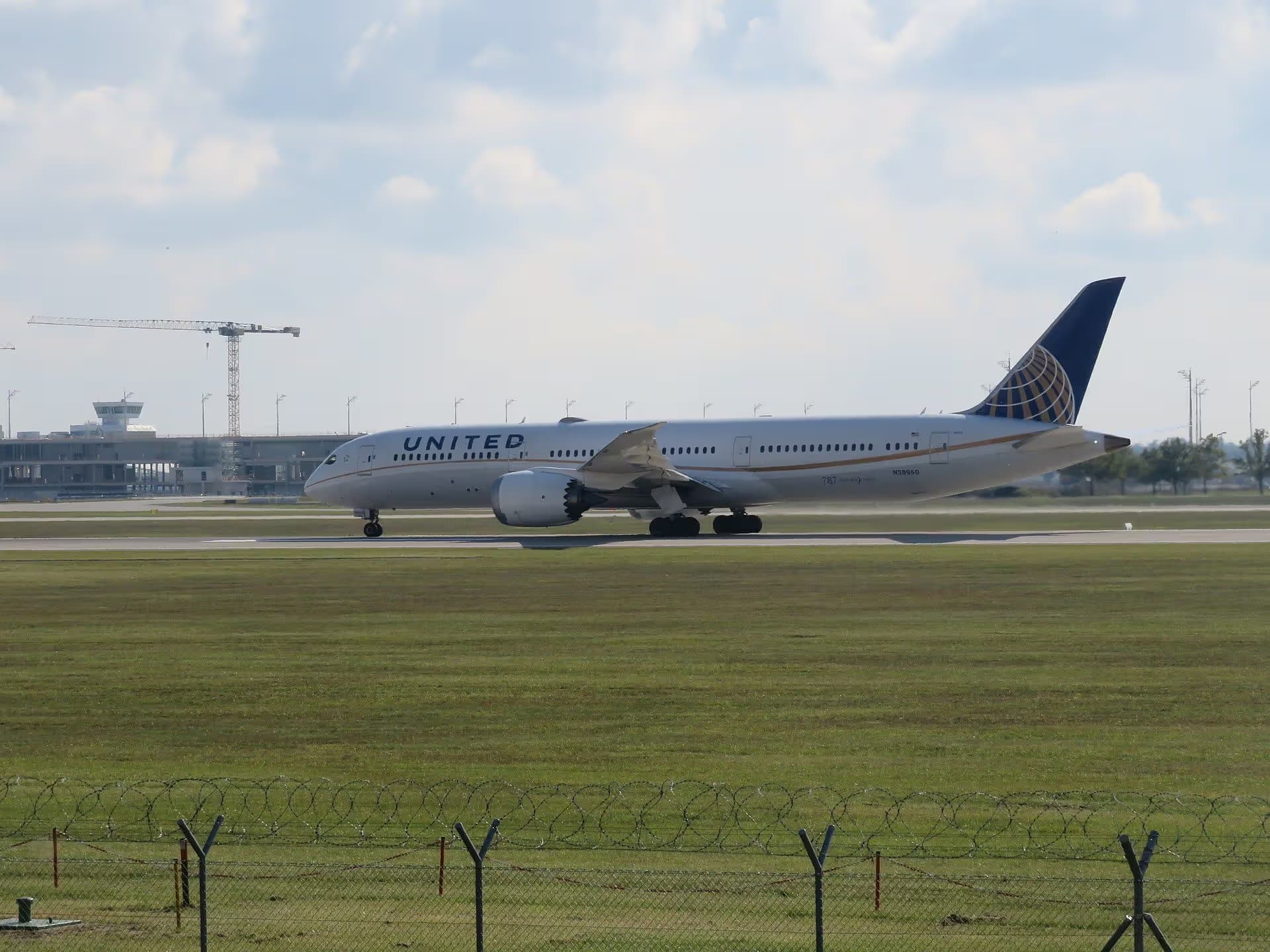 N38950 — Twin-engine aircraft at Munich Airport