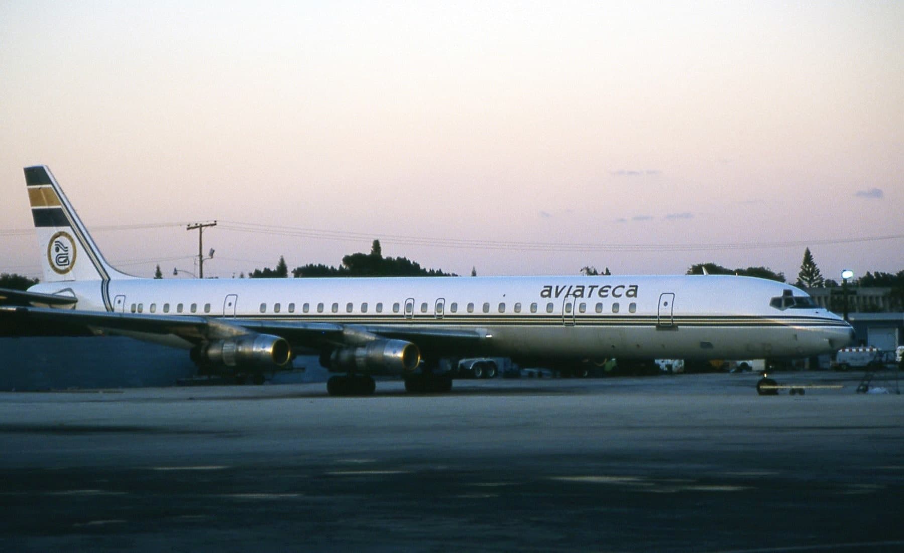 N30UA — Boeing
