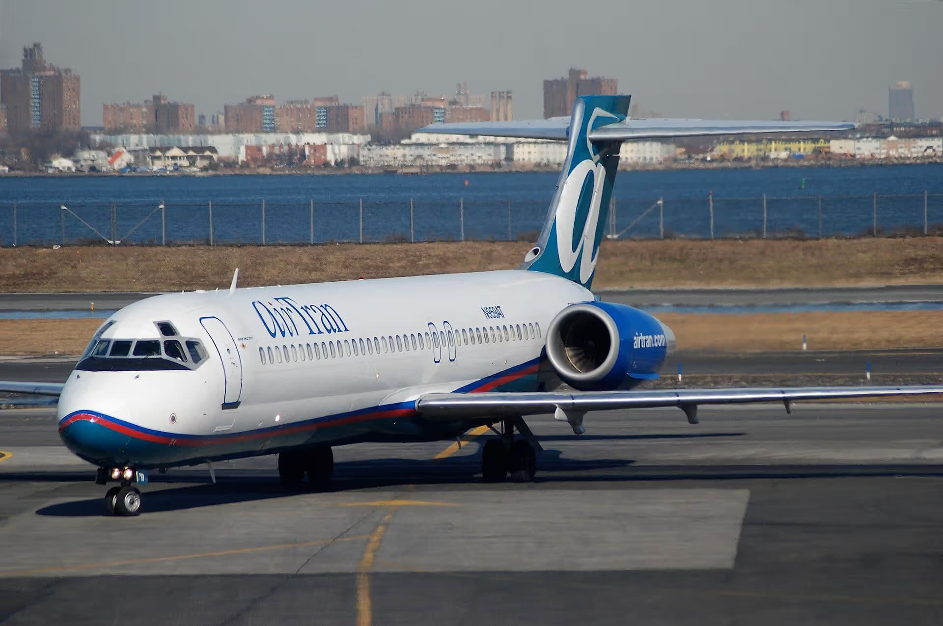 N959AT — Twin-engine aircraft