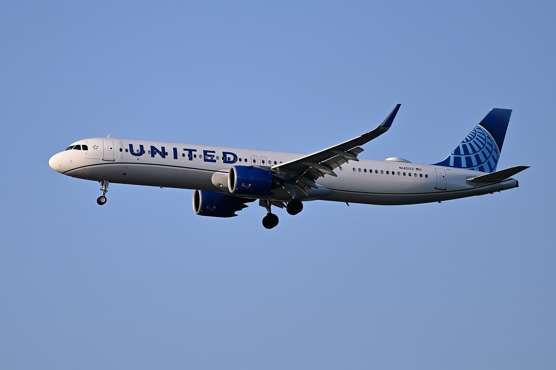 N14503 — Twin-engine aircraft