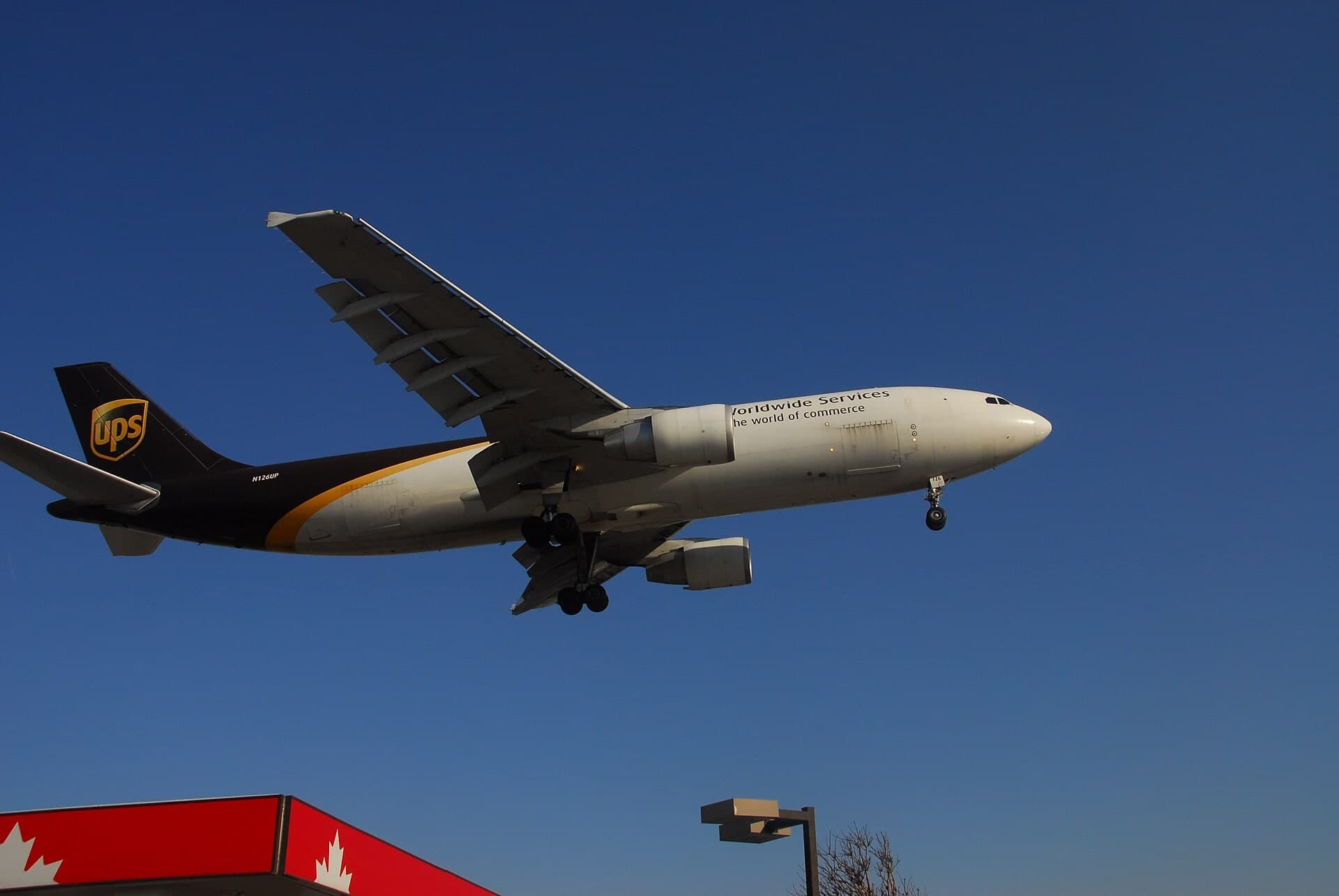 N126UP — Twin-engine aircraft
