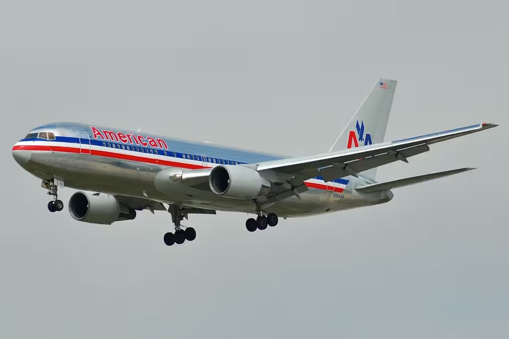 N324AA — Twin-engine aircraft