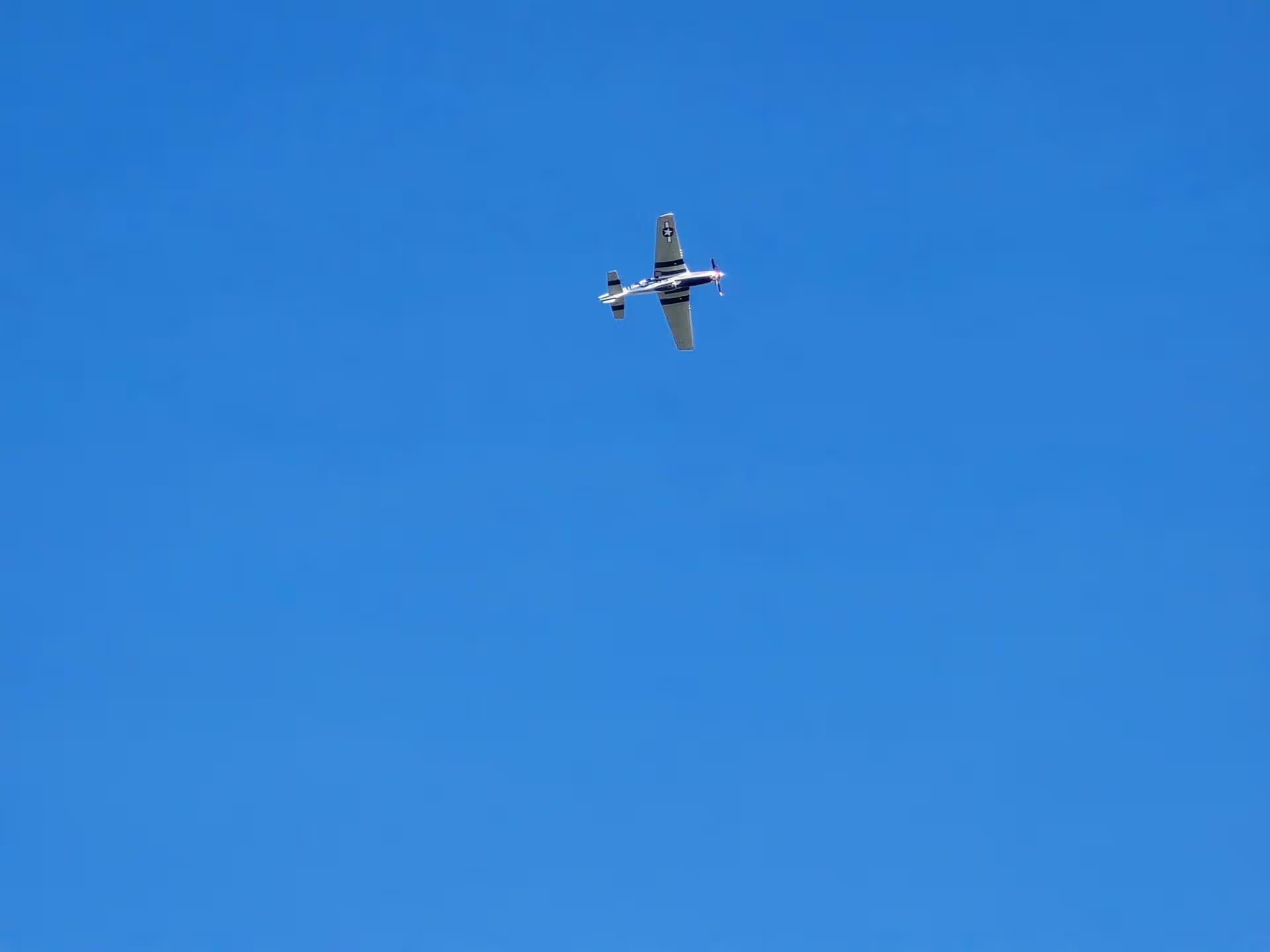 Unidentified — Single-engine aircraft
