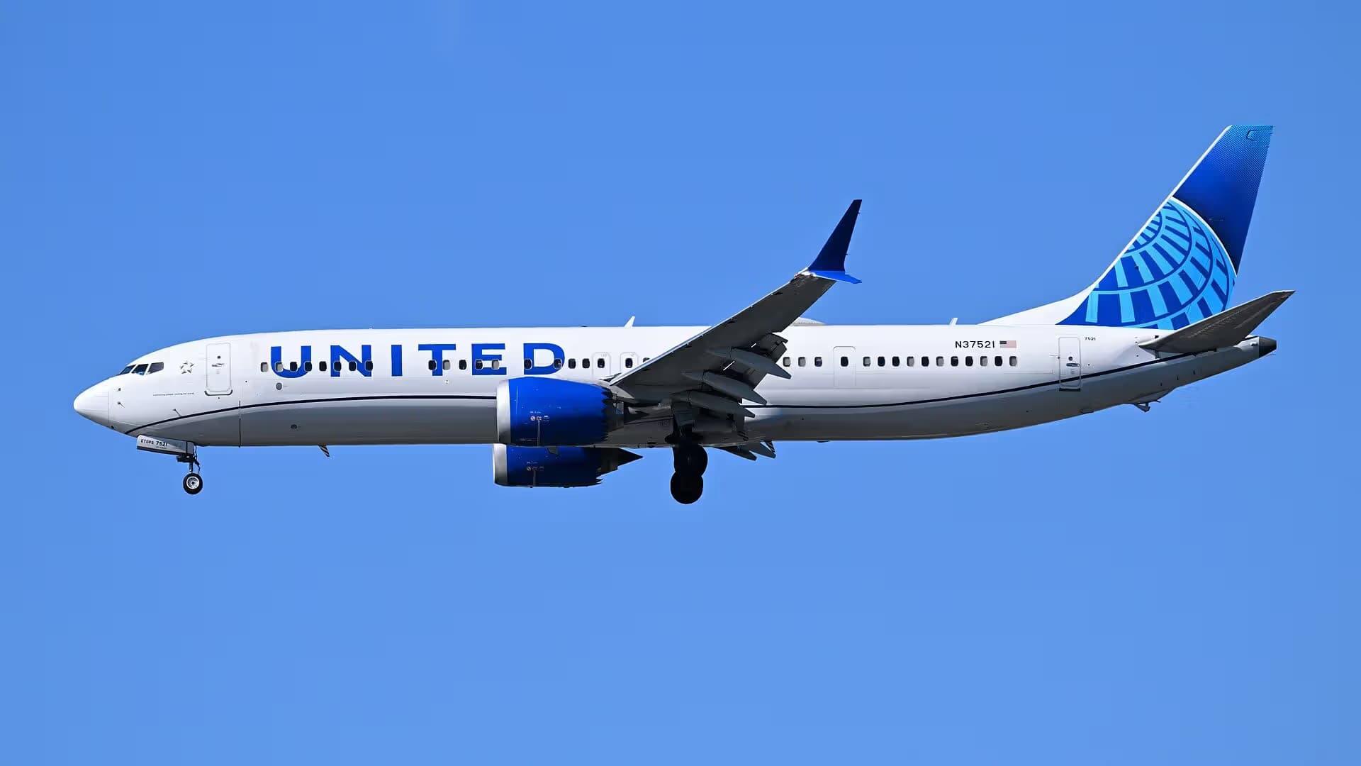 N37521 — Boeing