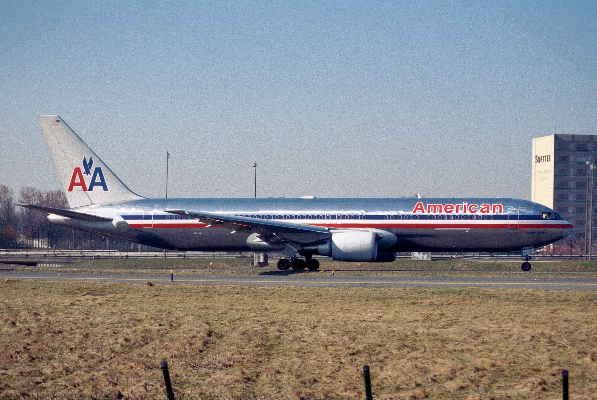 N7375A — Twin-engine aircraft