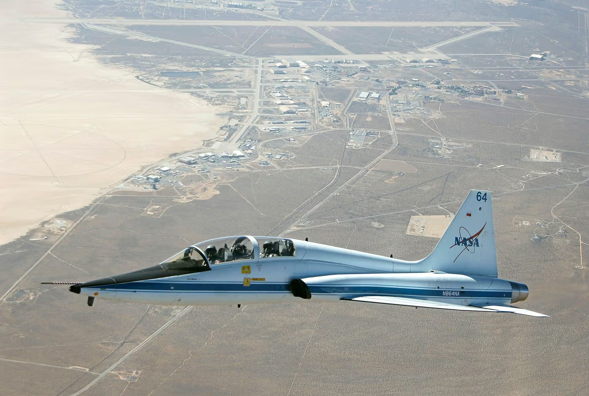 N864NA — Aircraft at Edwards Air Force Base