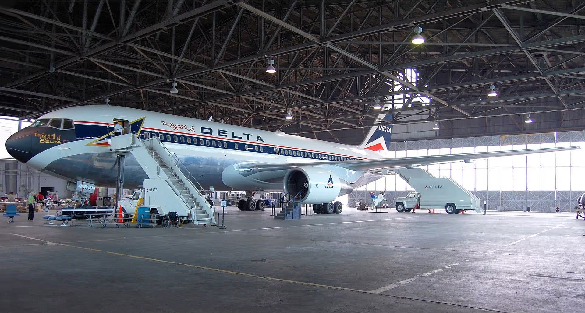 N102DA — Twin-engine aircraft