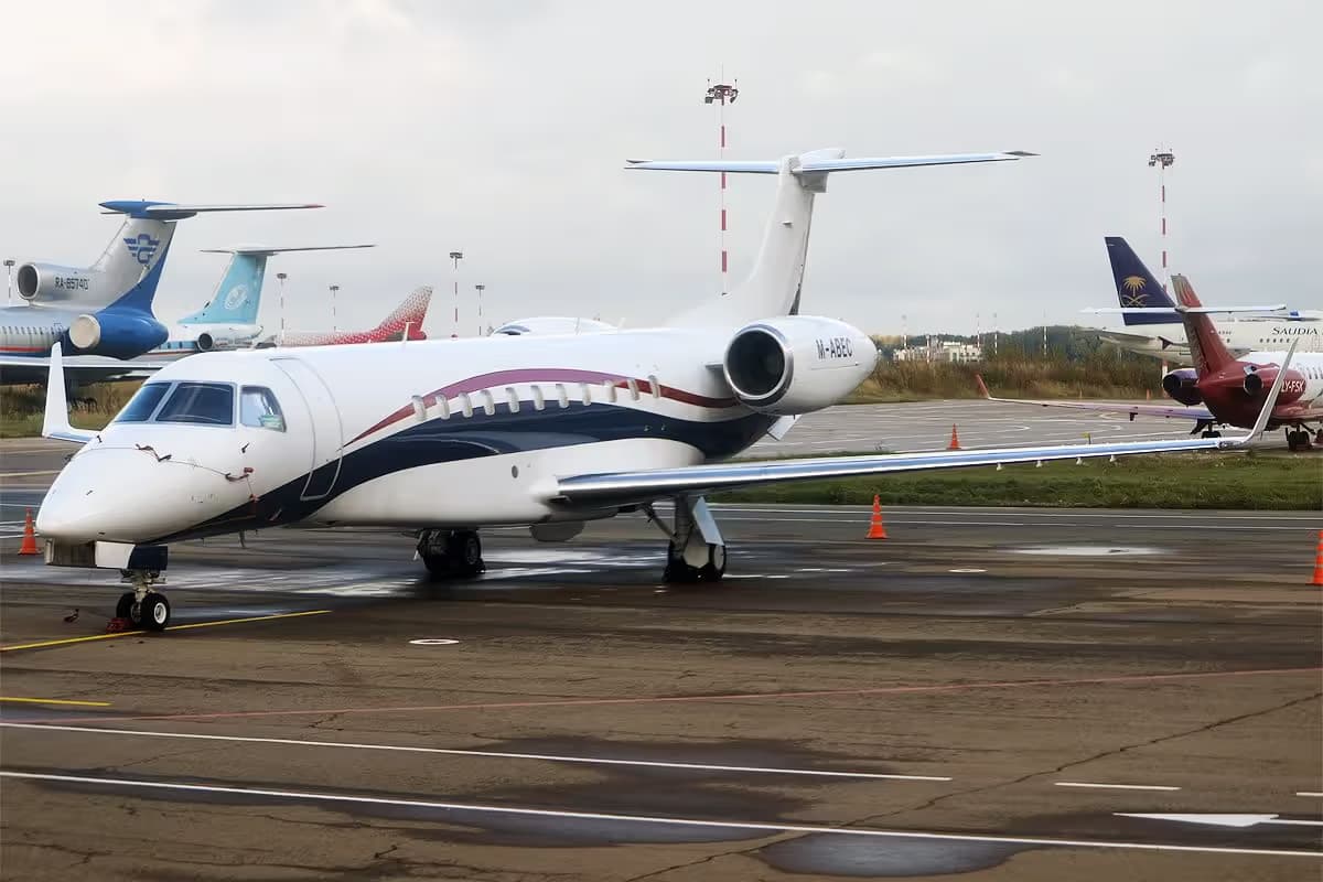 M-ABEC — Aircraft