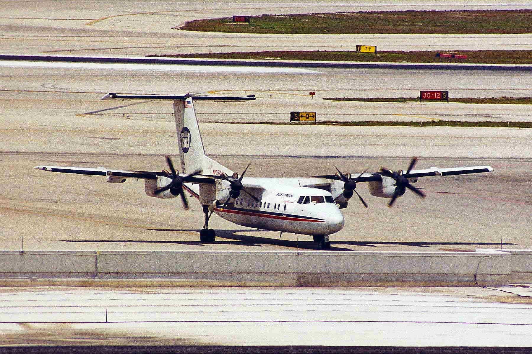 N173RA — De Havilland