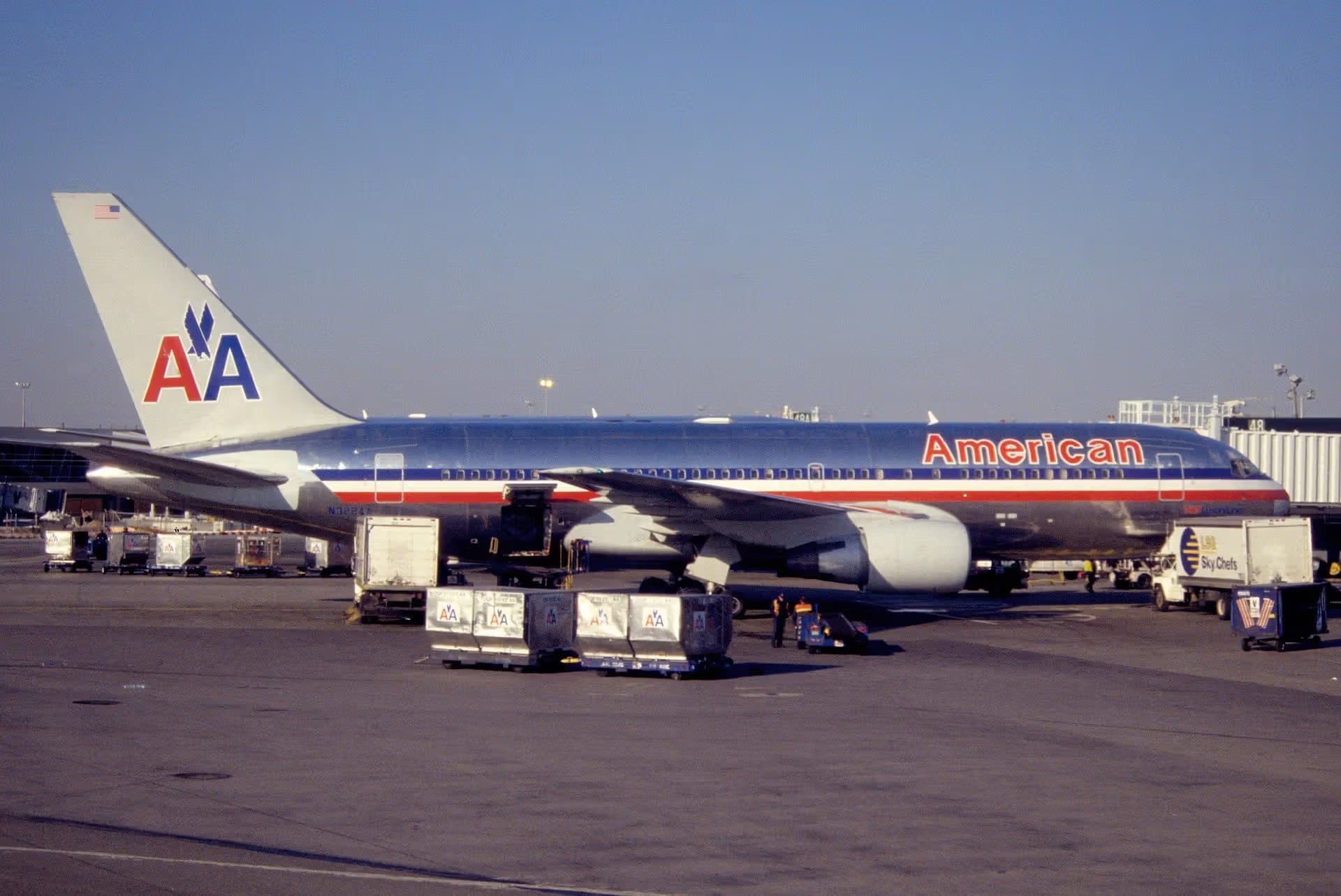N322AA — Twin-engine aircraft