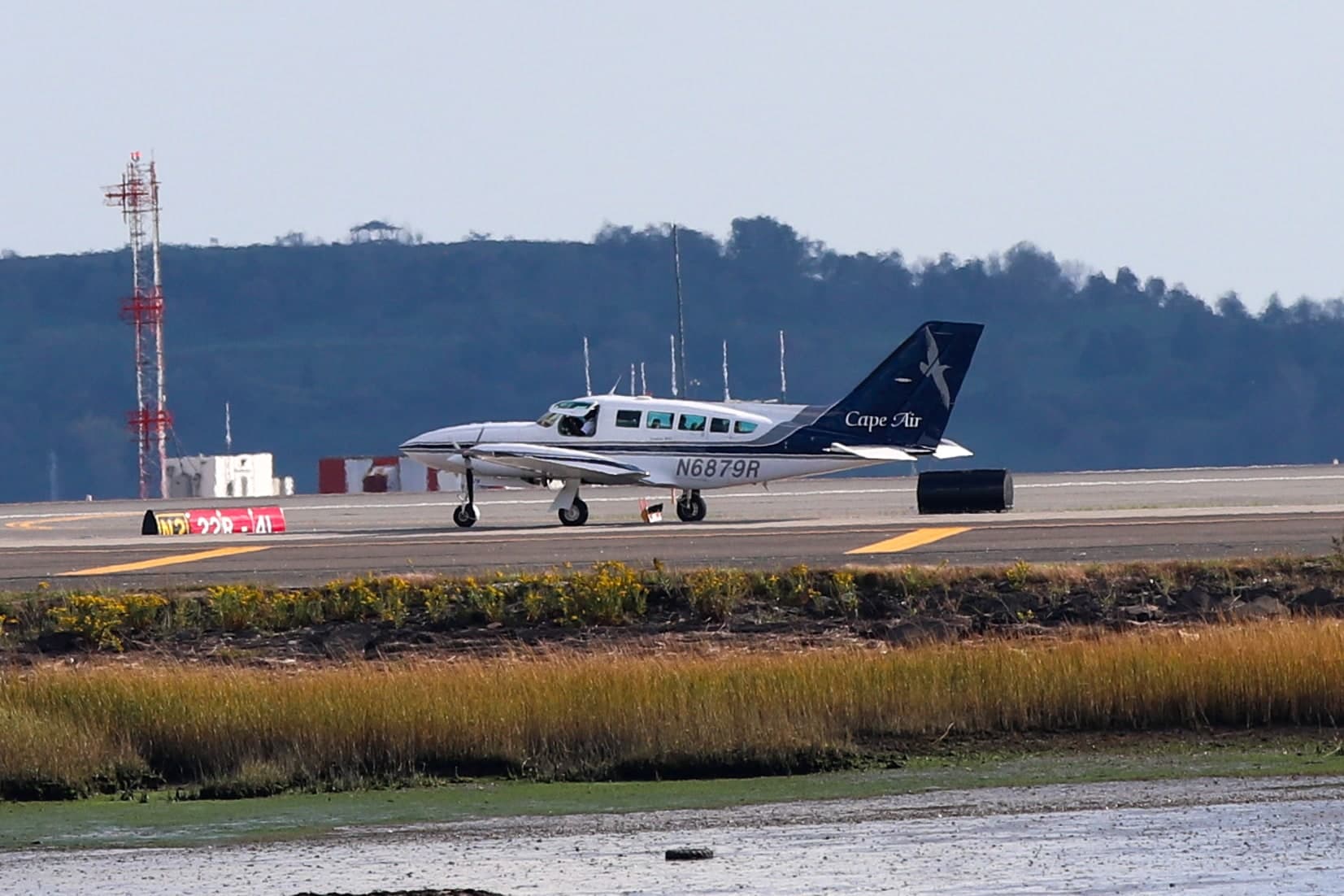 N6879R — Cessna