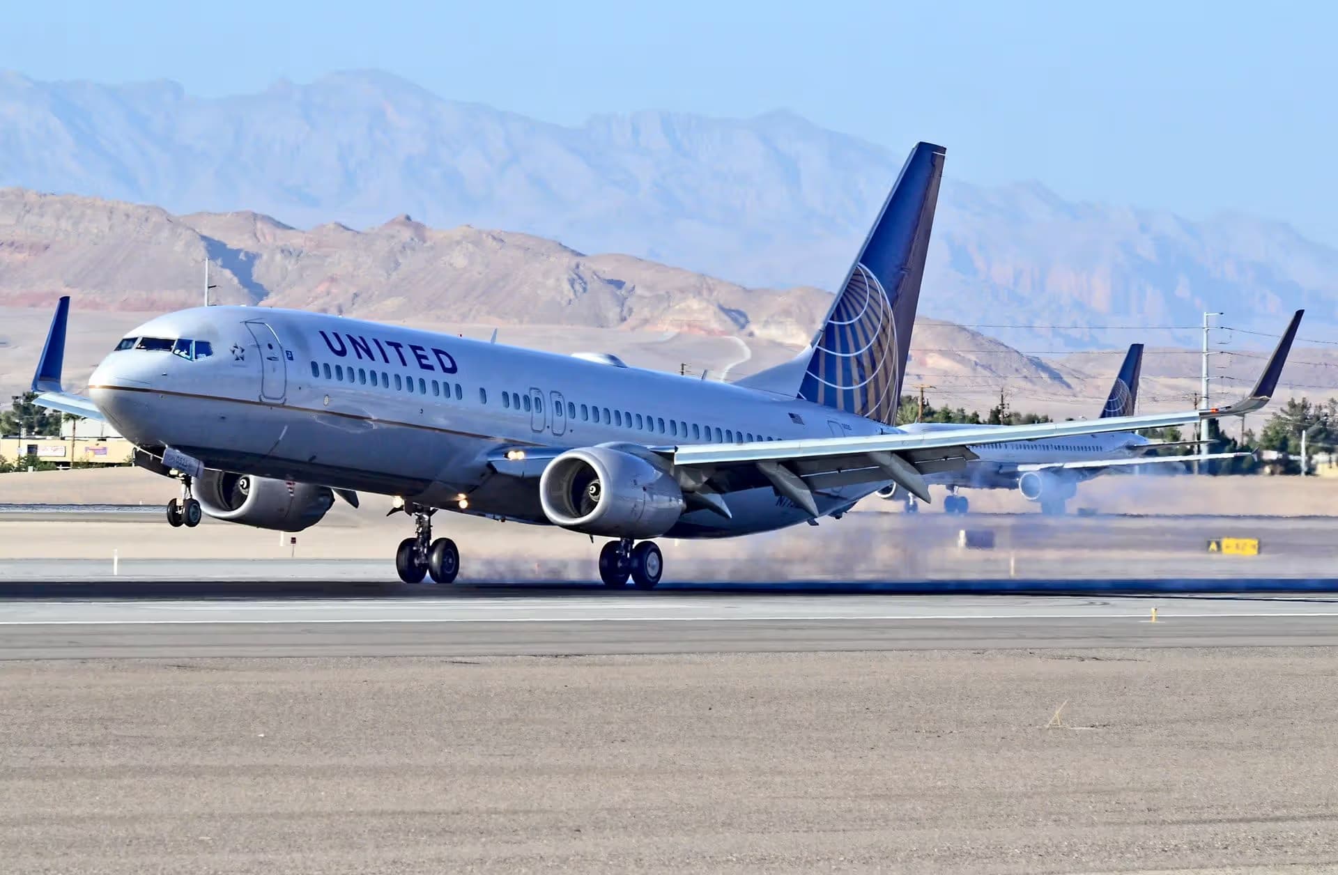 N77525 — Twin-engine aircraft