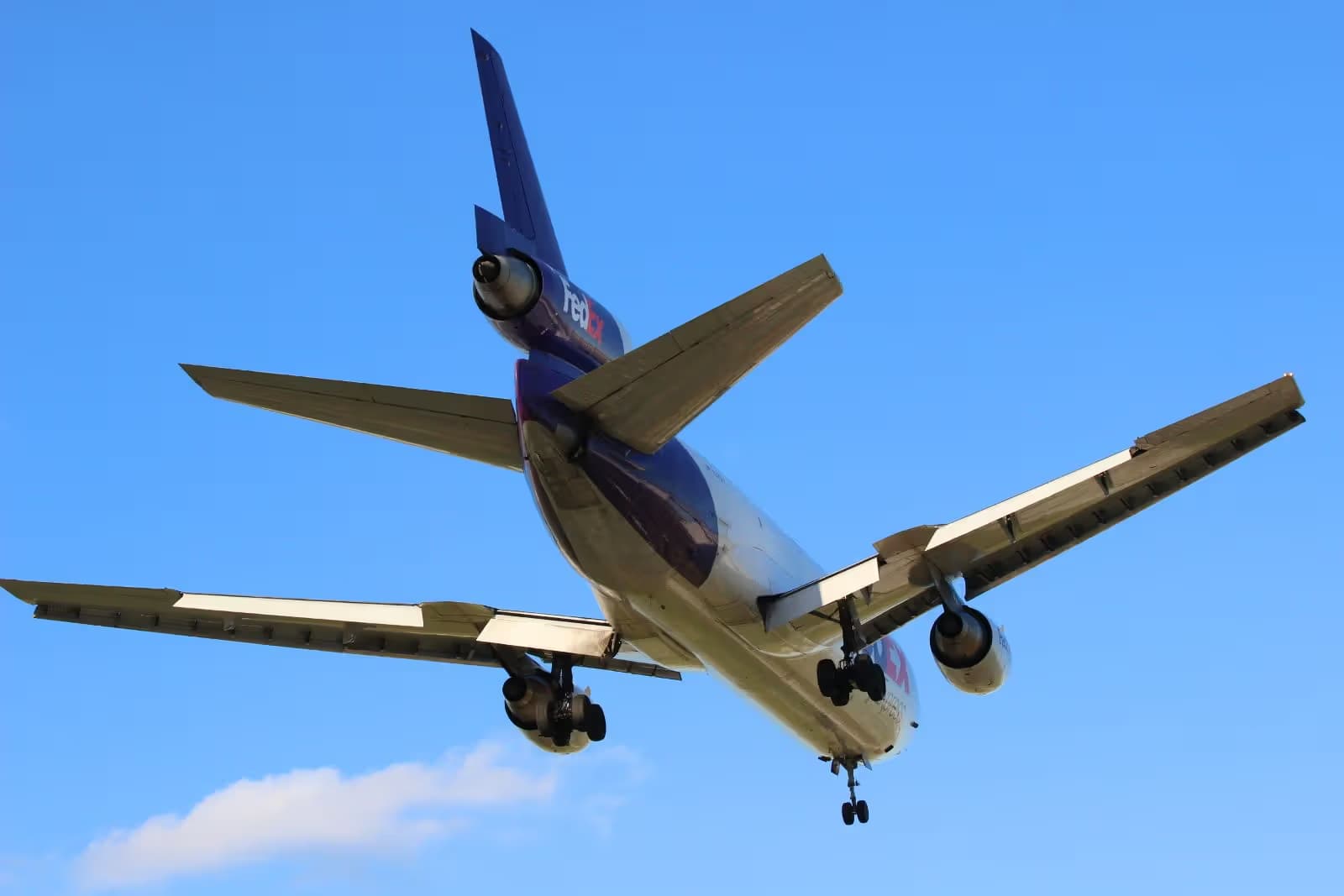 N370FE — Douglas