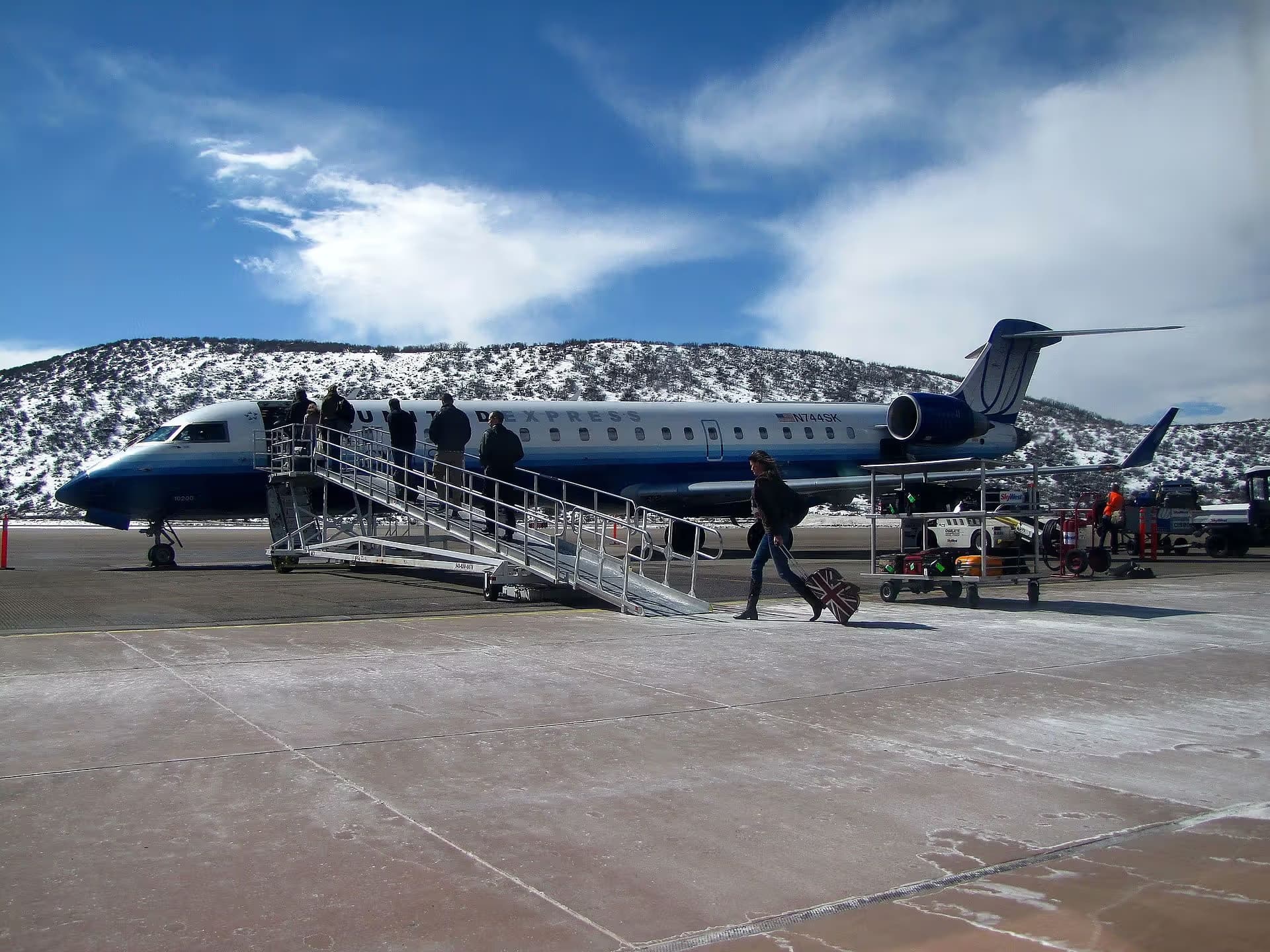 N744SK — Bombardier