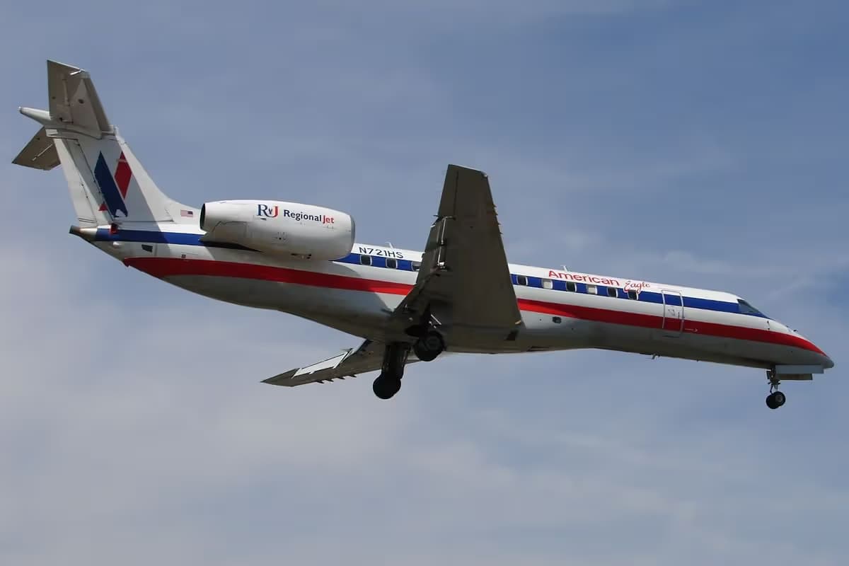 N721HS — Twin-engine aircraft