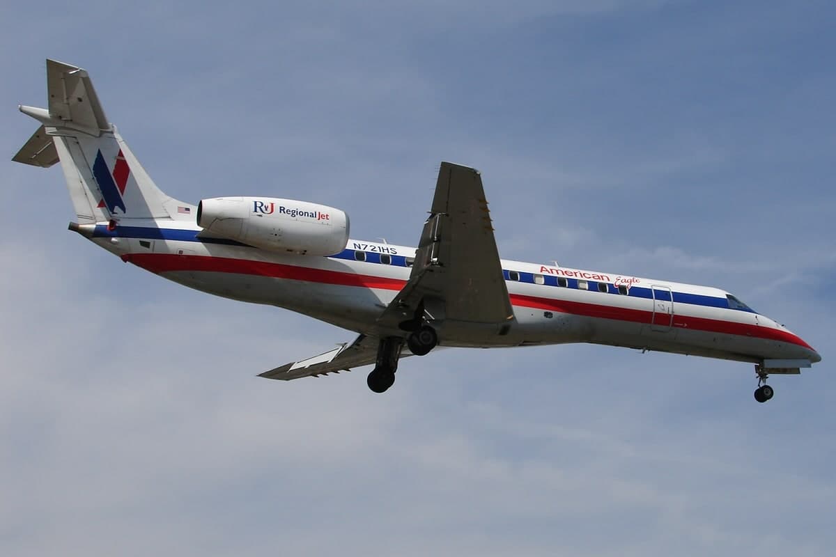 N721HS — Twin-engine aircraft