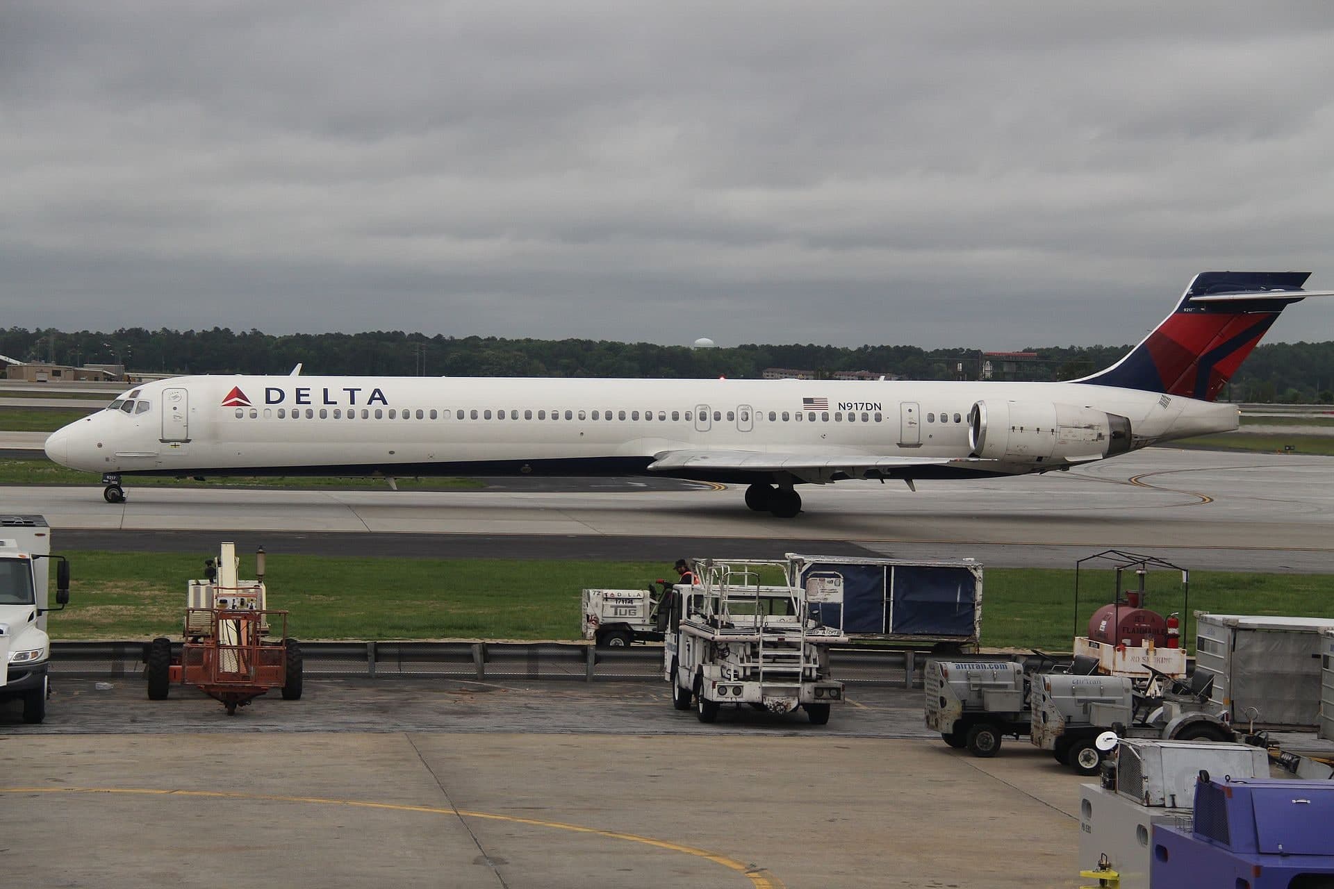 N917DN — Twin-engine aircraft