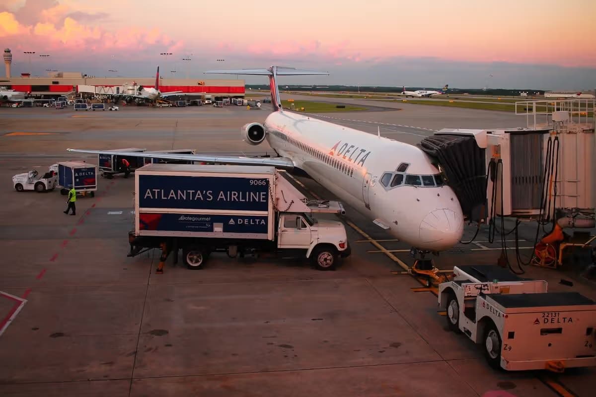 N962DL — Douglas