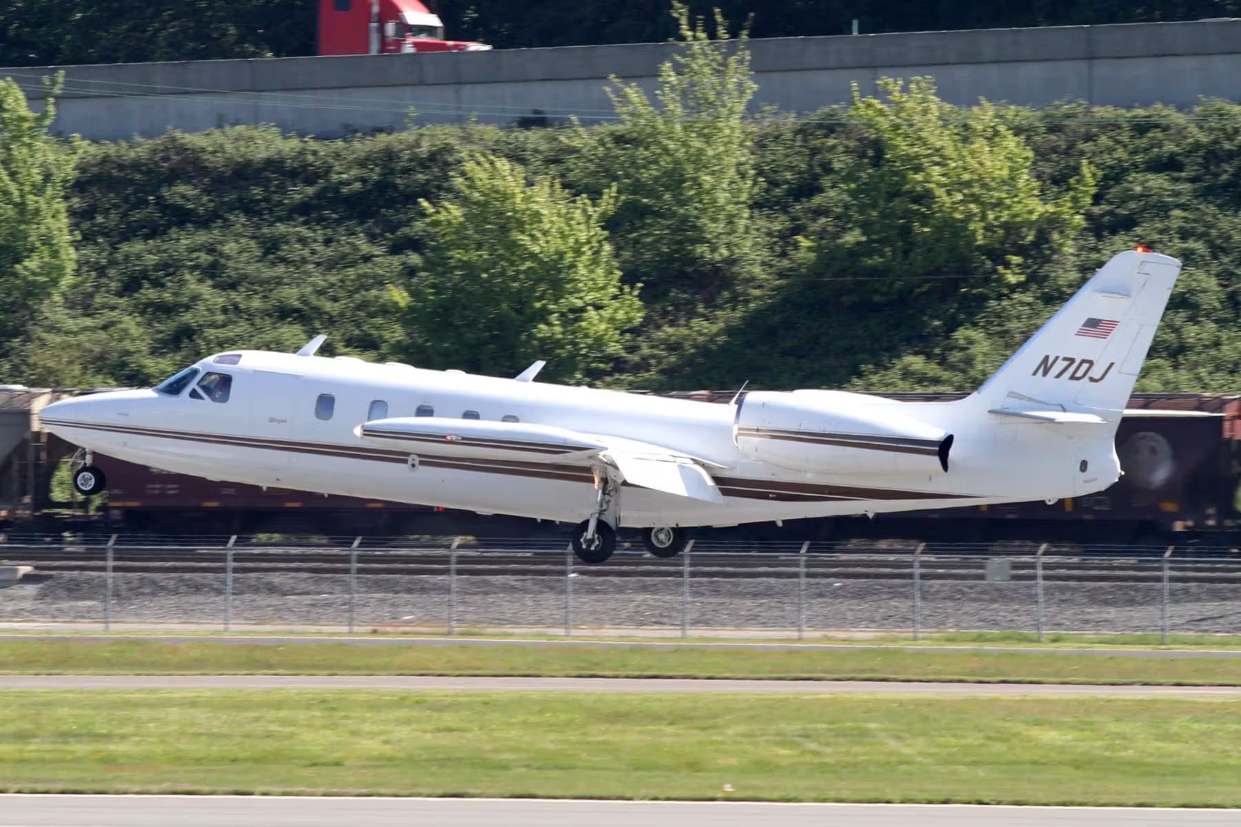 N7DJ — Business jet