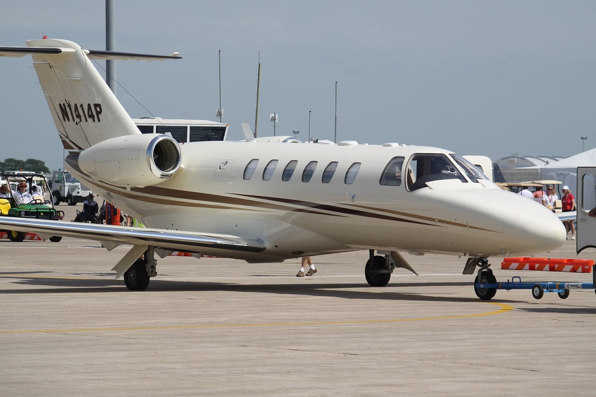 N1414P — Business jet