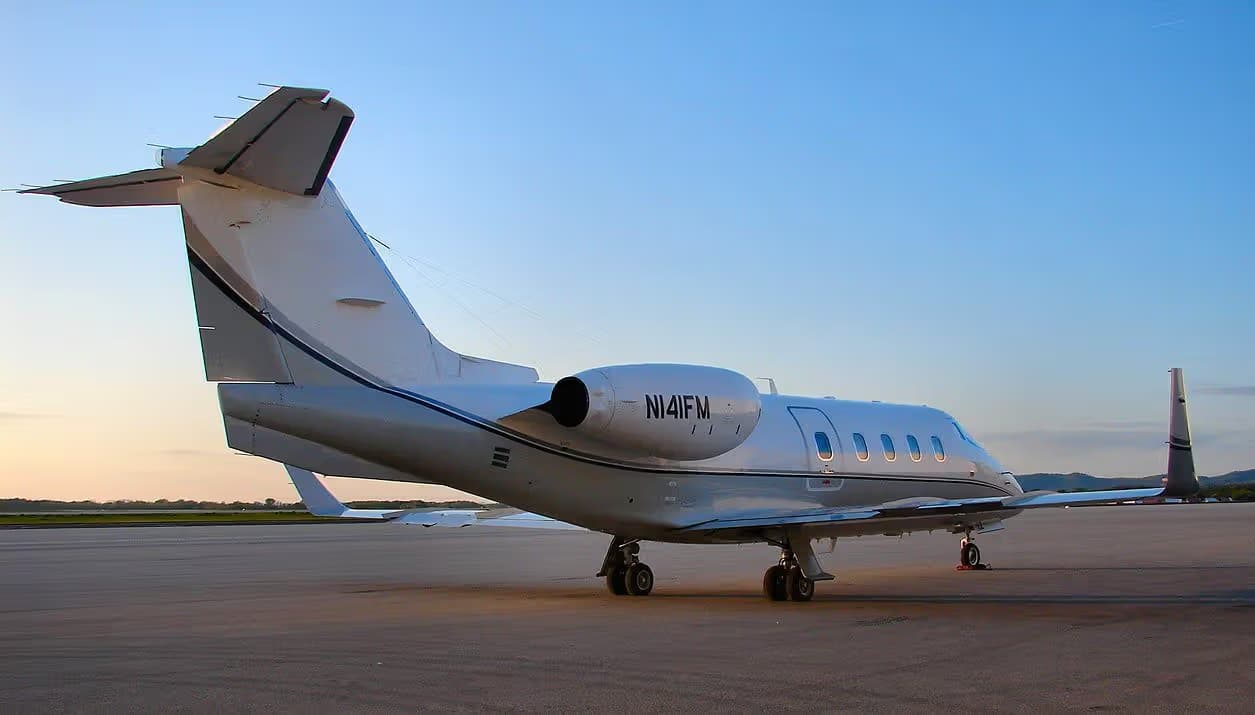 N141FM — Business jet